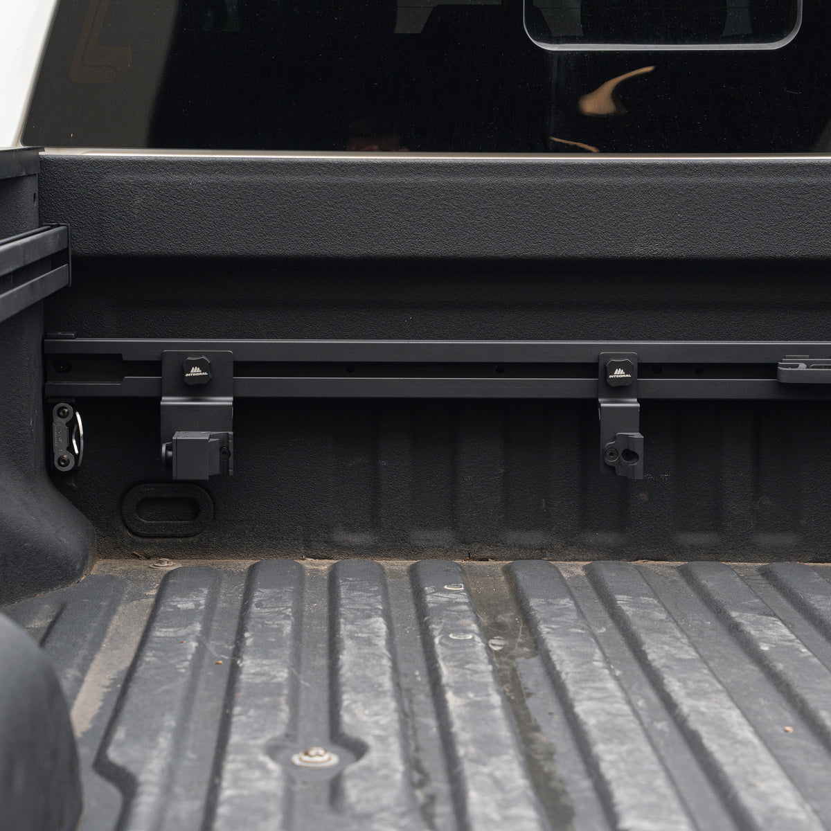 Integral Truck Stack Lock for Integral Bulkhead Rails