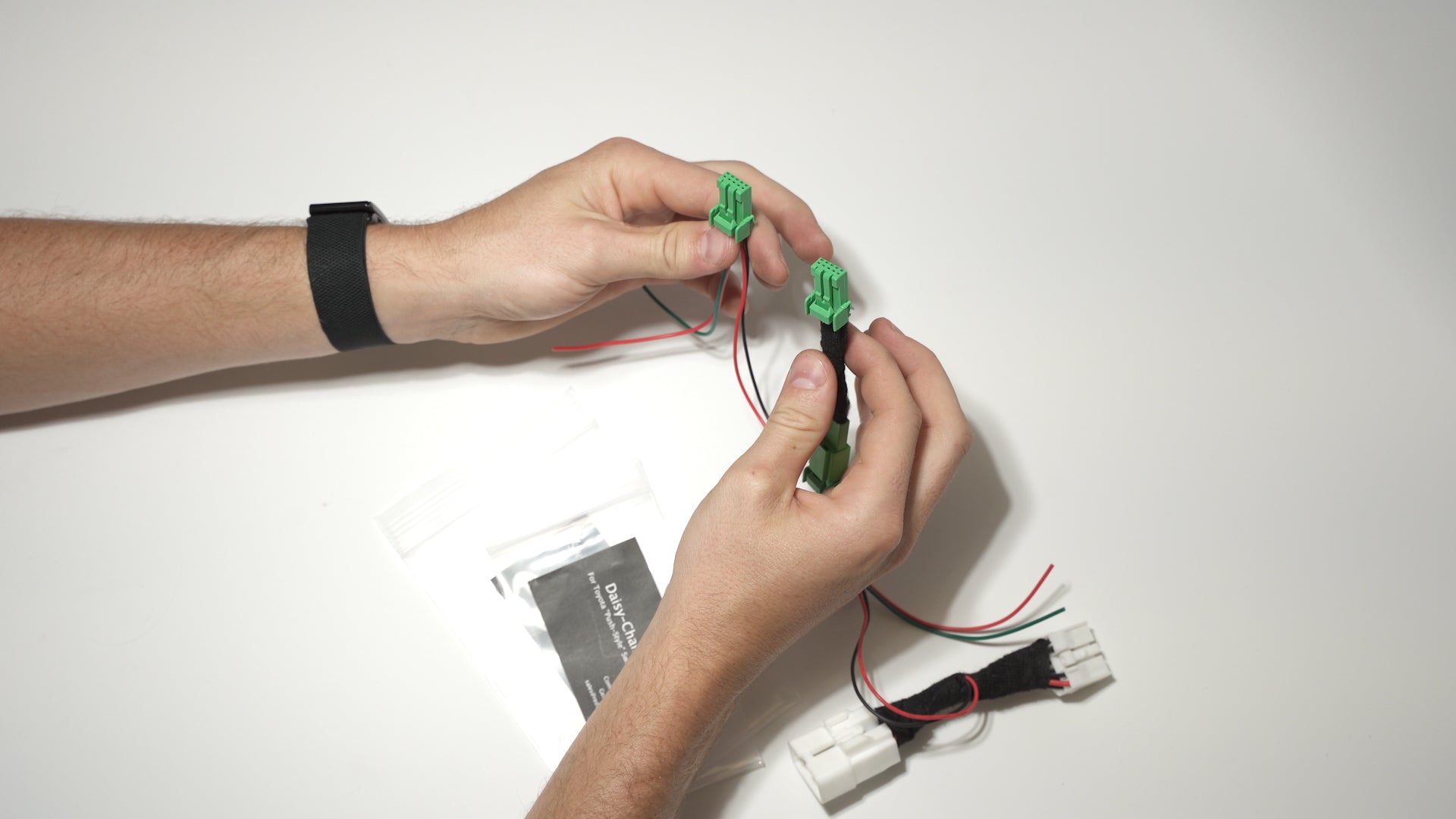 DaisyChainandSwitchIlluminationHarness.00_00_46_29.Still001 - NVMOS