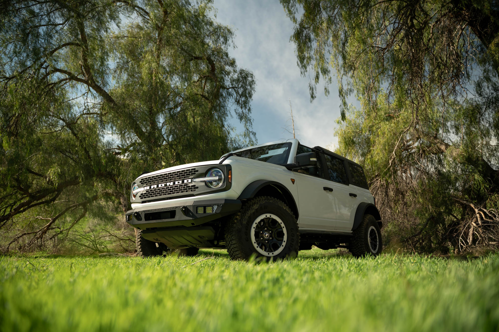 Ford-Bronco-OE-Plus-Series-Front-Bumper-V2-ACC-Installed-1 - NVMOS