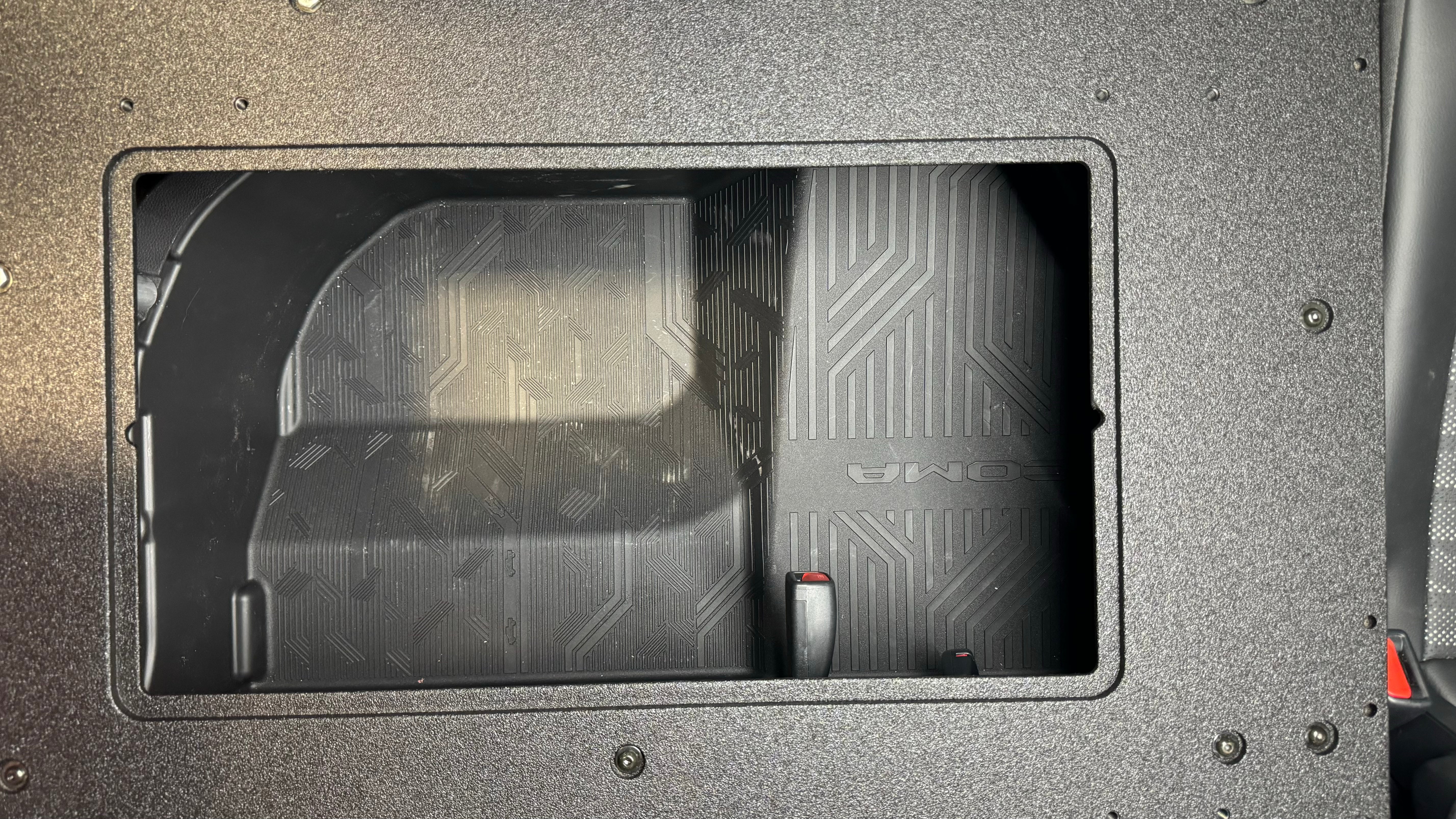 Toyota Tacoma - 2024-presente - 4.ª generación - No híbrido - Cabina doble - Serie Explore - Sistema de placa de eliminación de asientos - Segunda fila