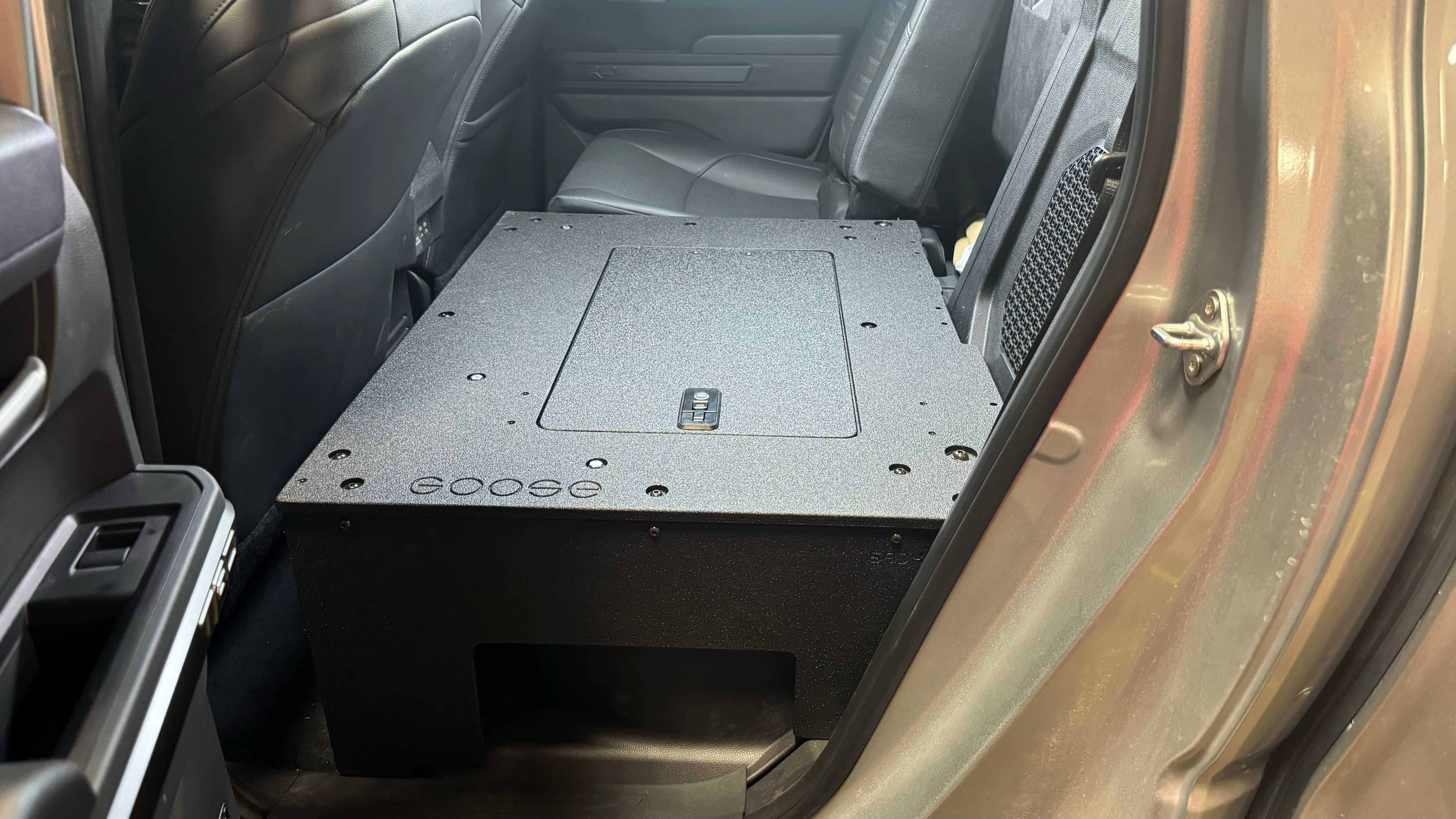 Toyota Tacoma - 2024-presente - 4.ª generación - No híbrido - Cabina doble - Serie Explore - Sistema de placa de eliminación de asientos - Segunda fila