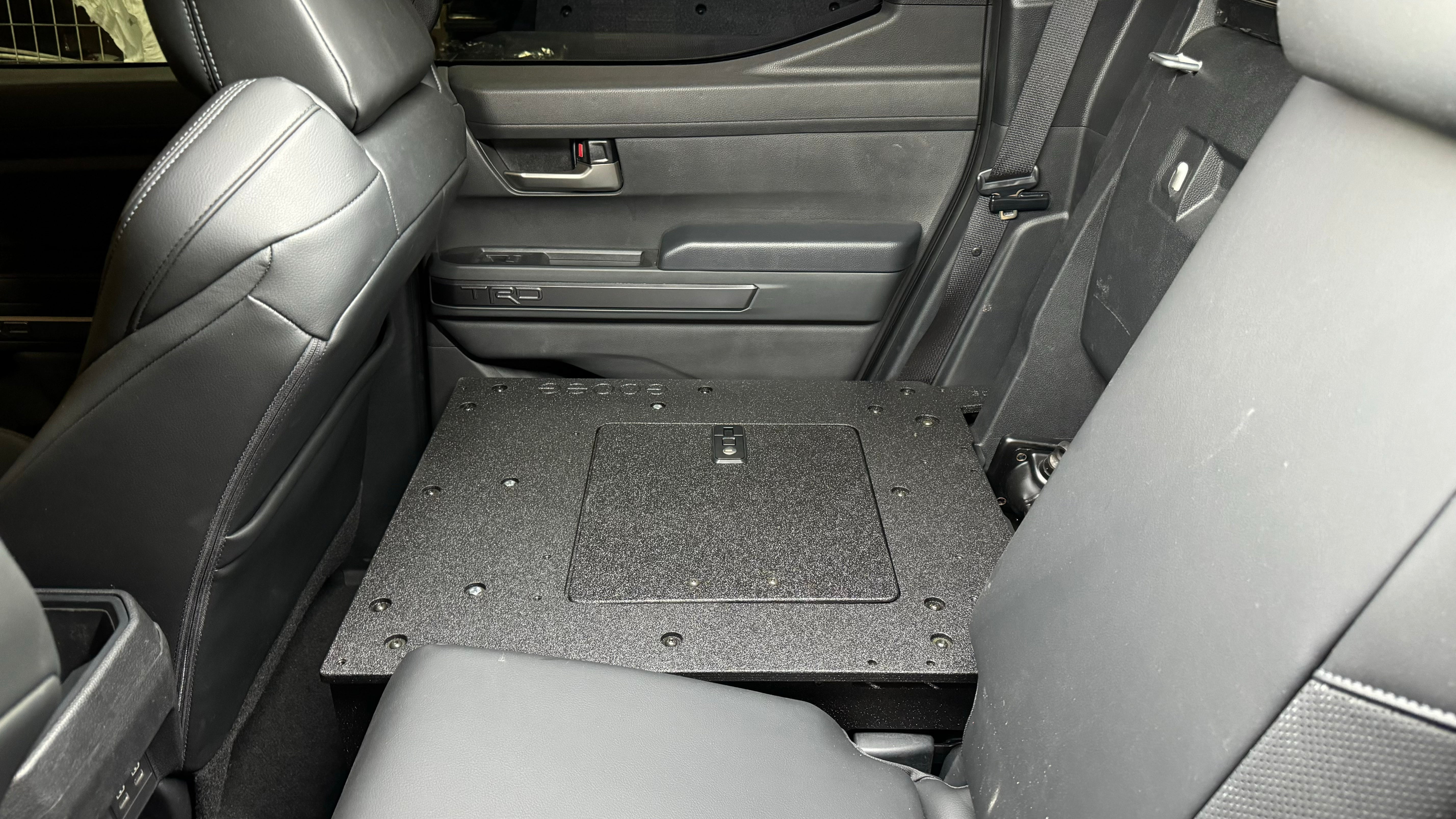Toyota Tacoma - 2024-presente - 4.ª generación - No híbrido - Cabina doble - Serie Explore - Sistema de placa de eliminación de asientos - Segunda fila