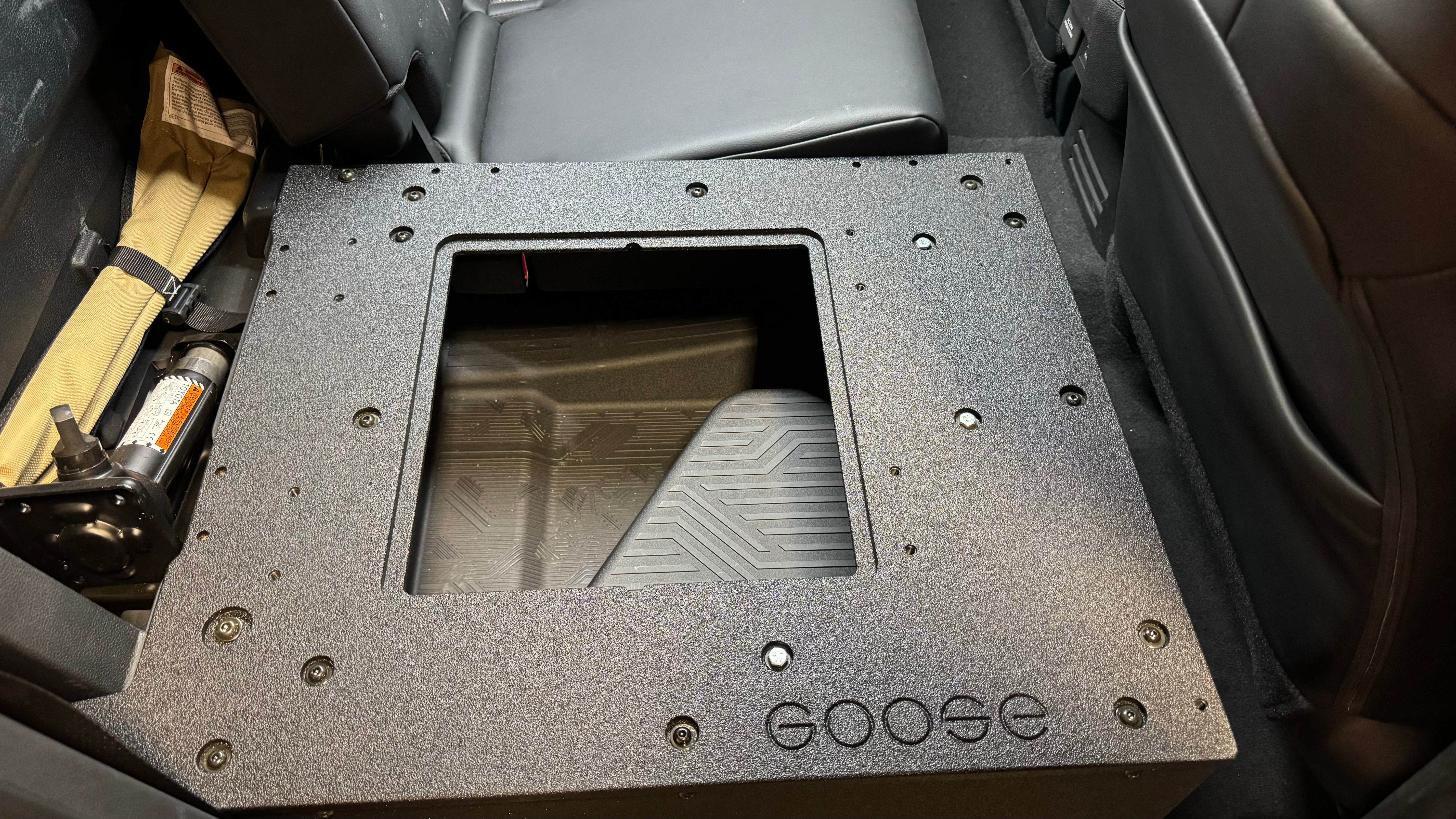 Toyota Tacoma - 2024-presente - 4.ª generación - No híbrido - Cabina doble - Serie Explore - Sistema de placa de eliminación de asientos - Segunda fila