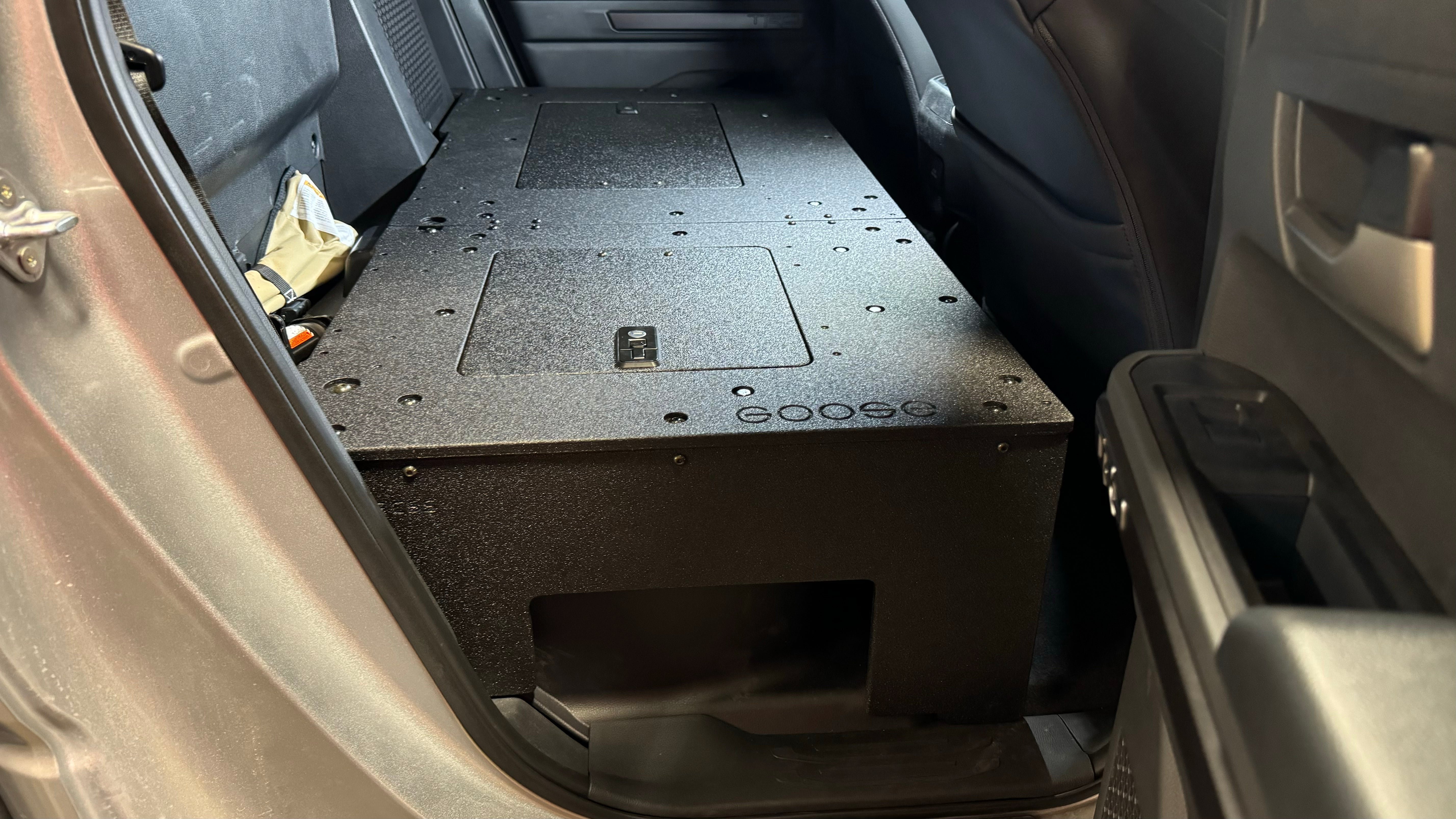 Toyota Tacoma - 2024-presente - 4.ª generación - No híbrido - Cabina doble - Serie Explore - Sistema de placa de eliminación de asientos - Segunda fila