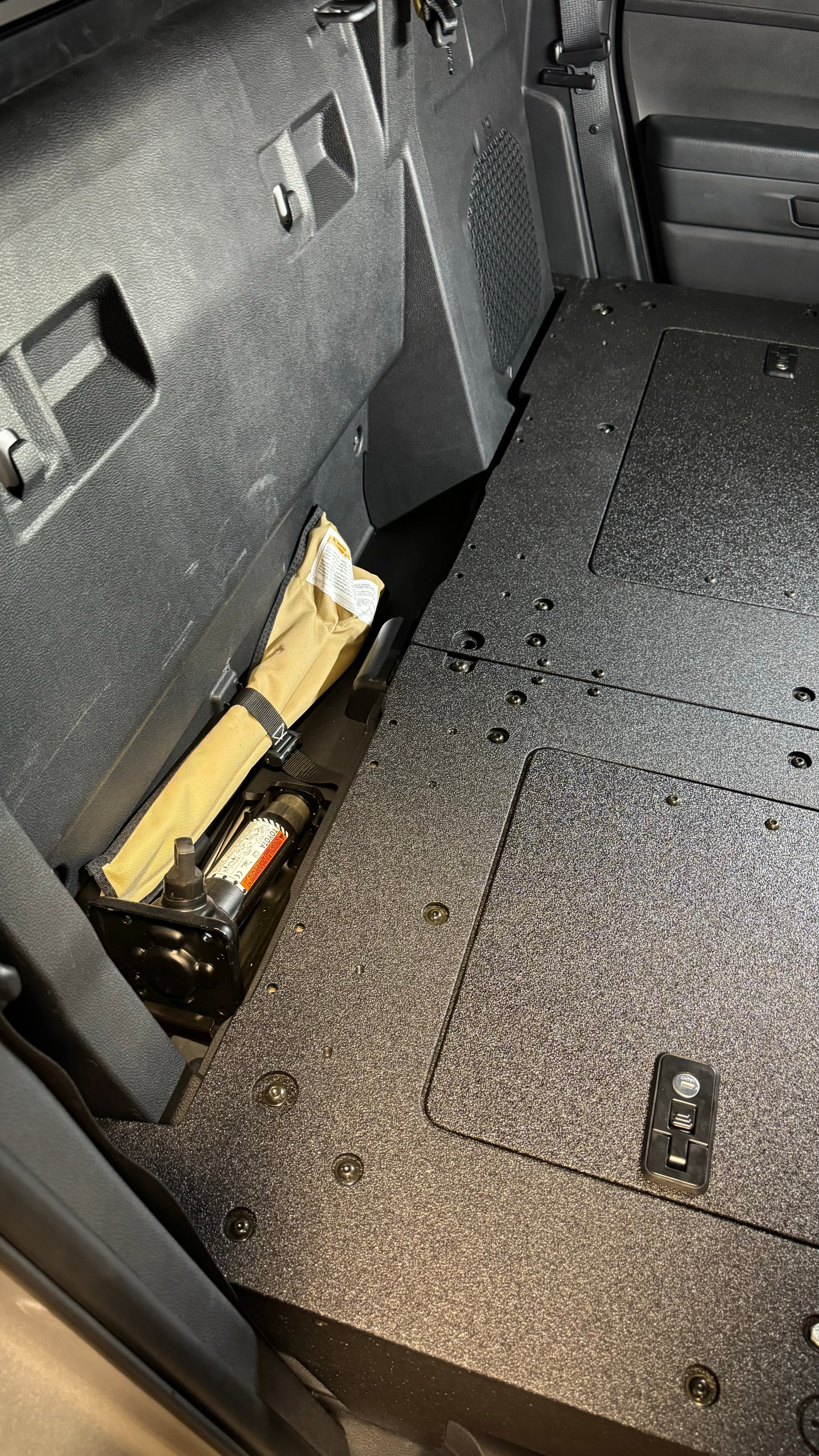 Toyota Tacoma - 2024-presente - 4.ª generación - No híbrido - Cabina doble - Serie Explore - Sistema de placa de eliminación de asientos - Segunda fila