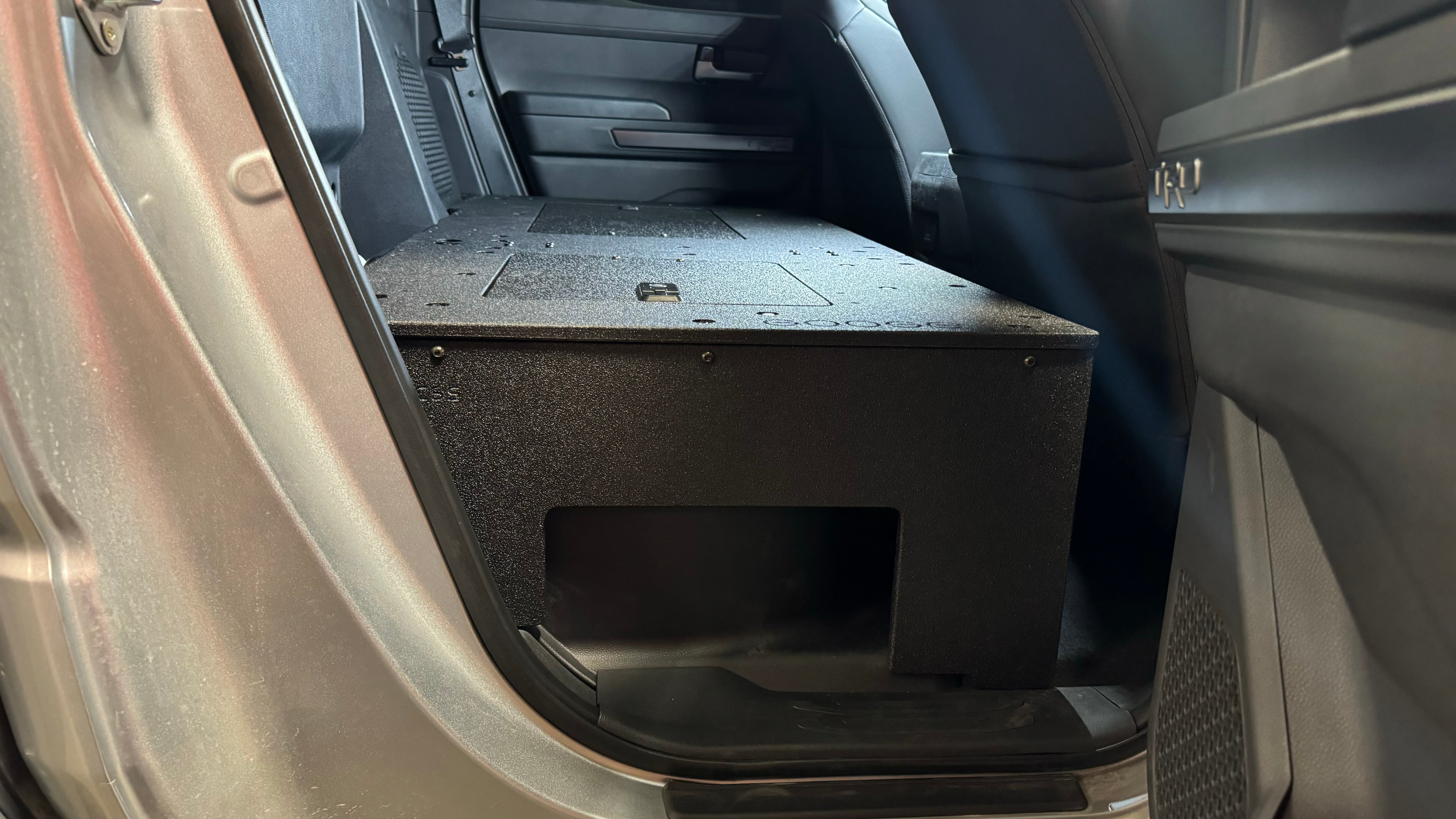 Toyota Tacoma - 2024-presente - 4.ª generación - No híbrido - Cabina doble - Serie Explore - Sistema de placa de eliminación de asientos - Segunda fila