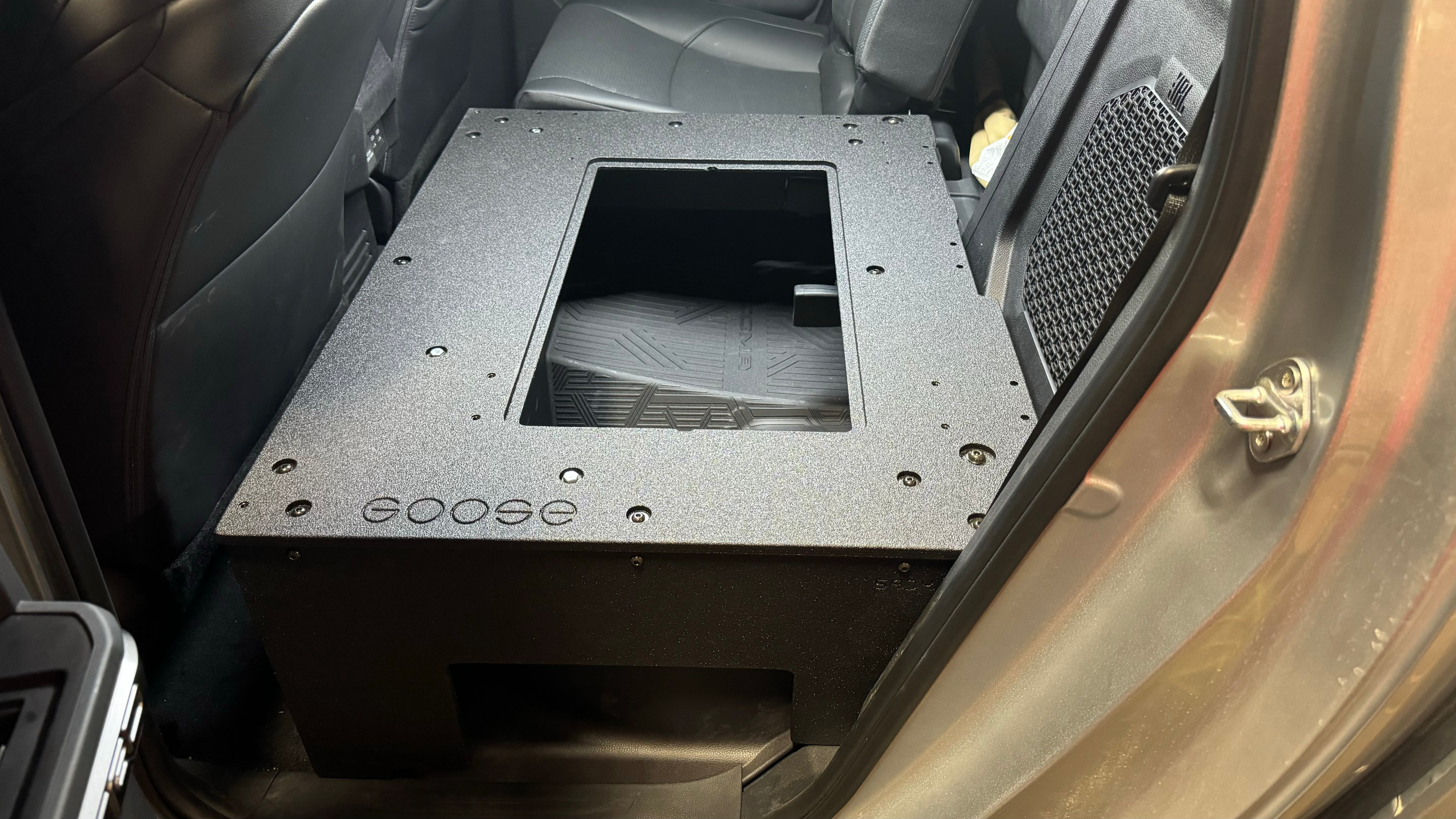 Toyota Tacoma - 2024-presente - 4.ª generación - No híbrido - Cabina doble - Serie Explore - Sistema de placa de eliminación de asientos - Segunda fila