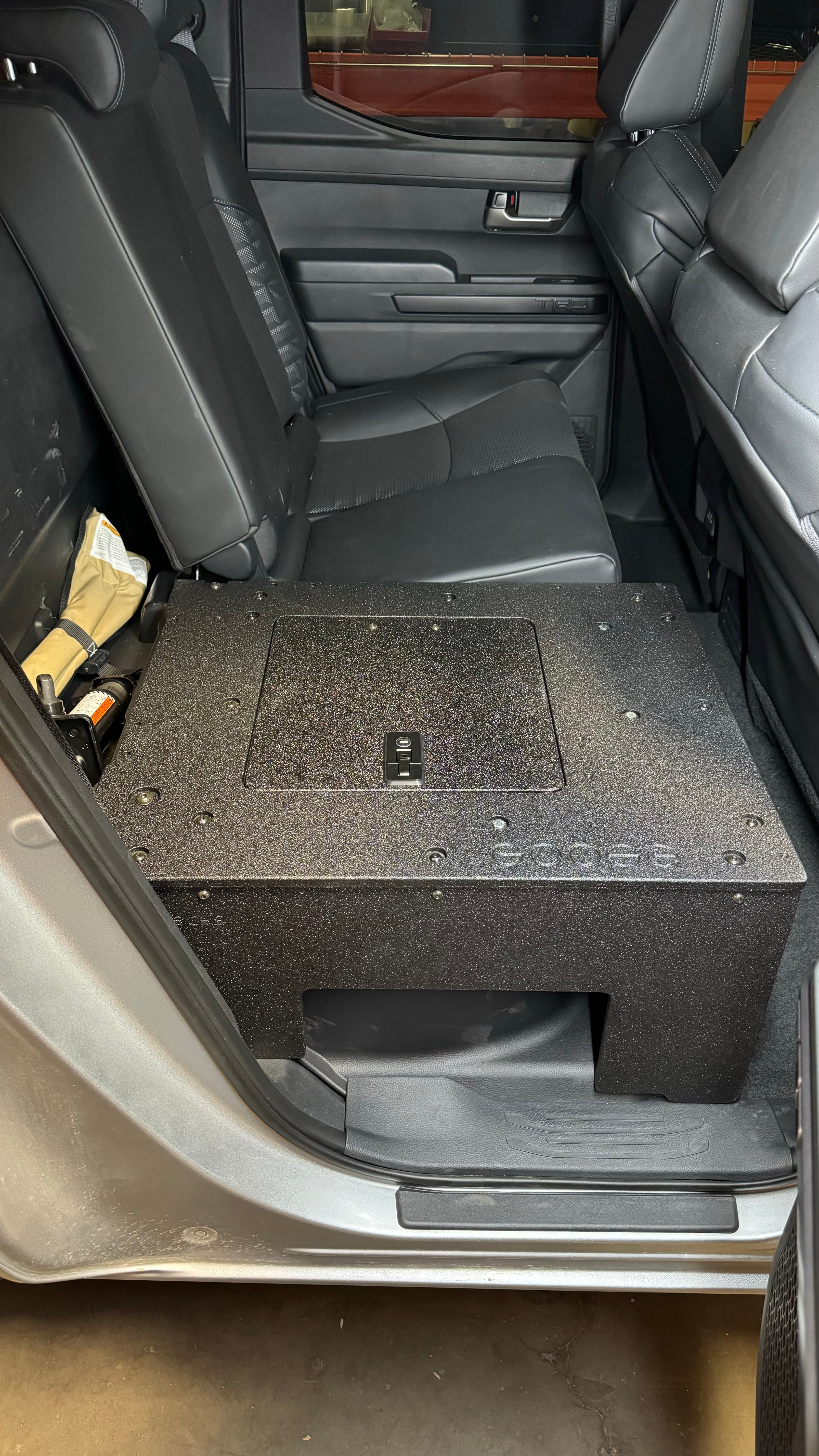 Toyota Tacoma - 2024-presente - 4.ª generación - No híbrido - Cabina doble - Serie Explore - Sistema de placa de eliminación de asientos - Segunda fila