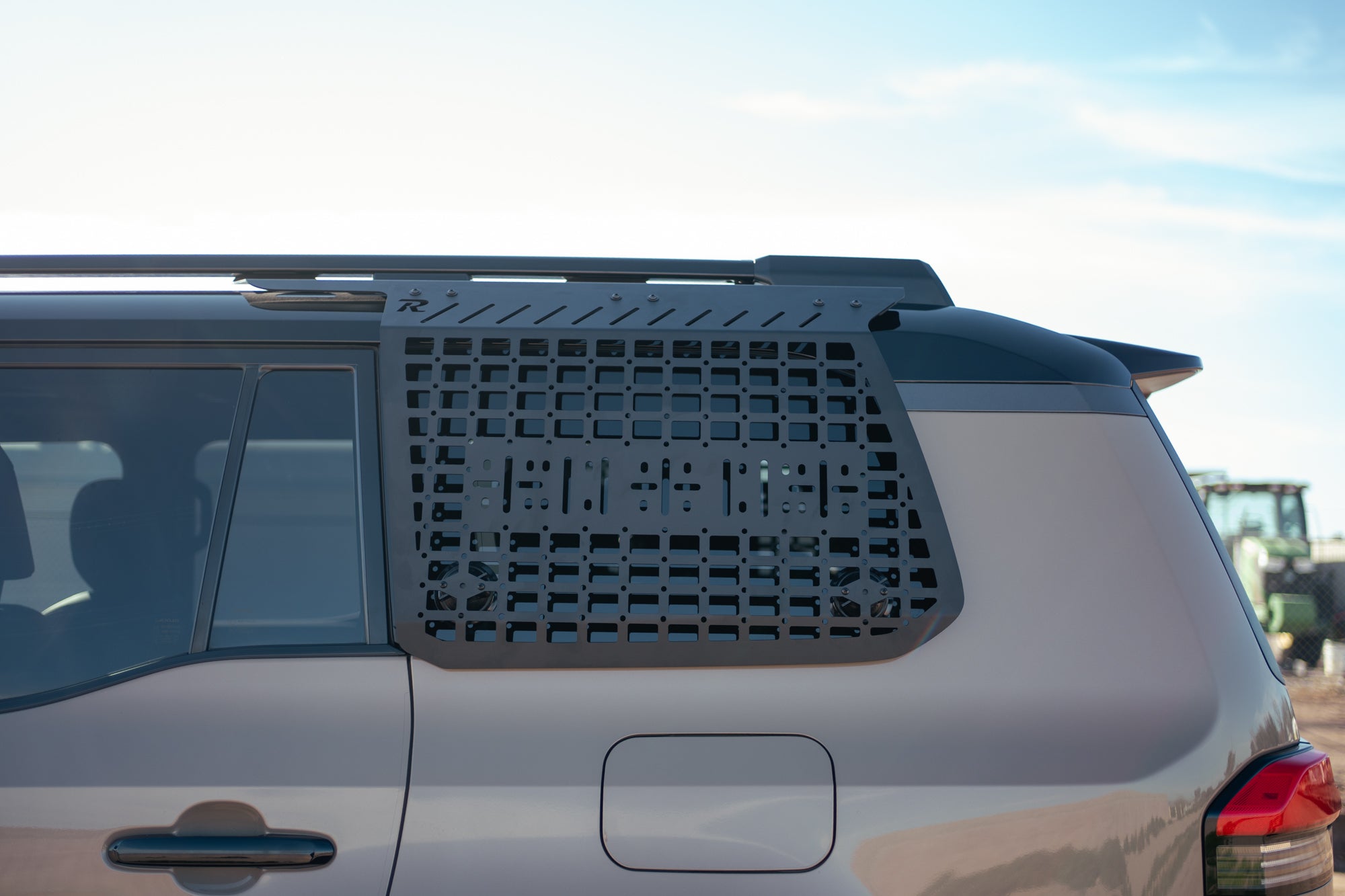 GX-550-and-LC-250-Exterior-Molle-Panel-For-Factory-Roof-Rails-2 - NVMOS