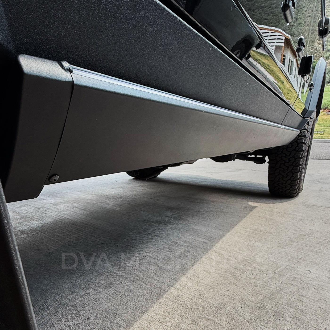 INEOS Grenadier: Electric Power Side Steps with LED