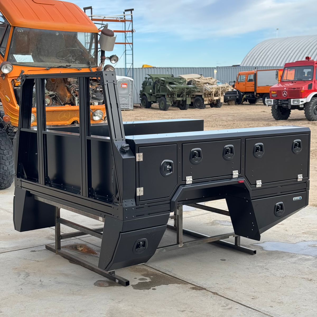 Dirtbox Overland Transformer drop center flatbed for Chevy, GMC and Ford trucks