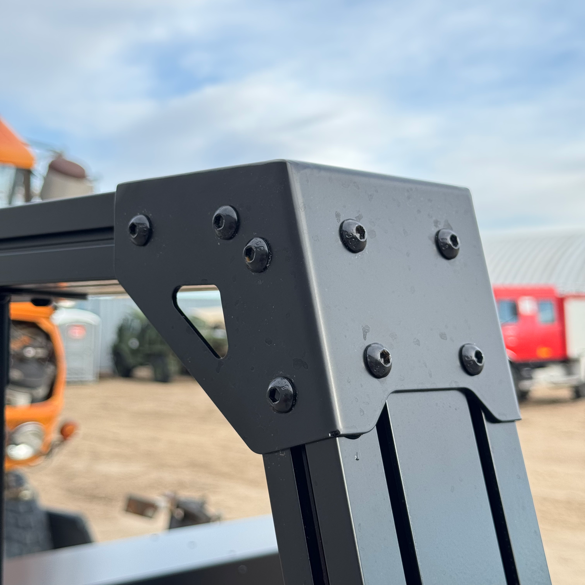 Dirtbox Overland Transformer drop center flatbed for Chevy, GMC and Ford trucks