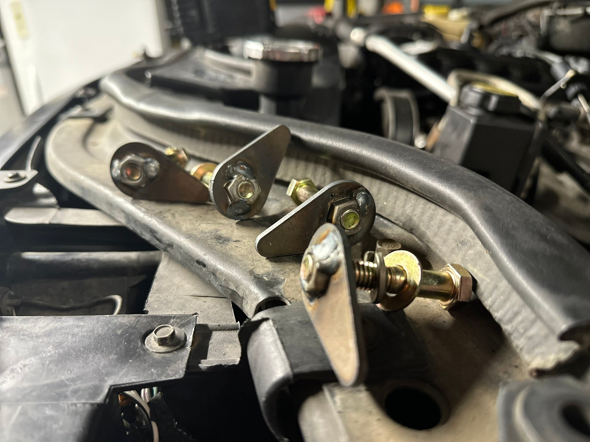 Exhaust Header Down Pipe Bolt and Flag-Nut Set for Jeep TJ / XJ / ZJ / YJ / WJ / LJ