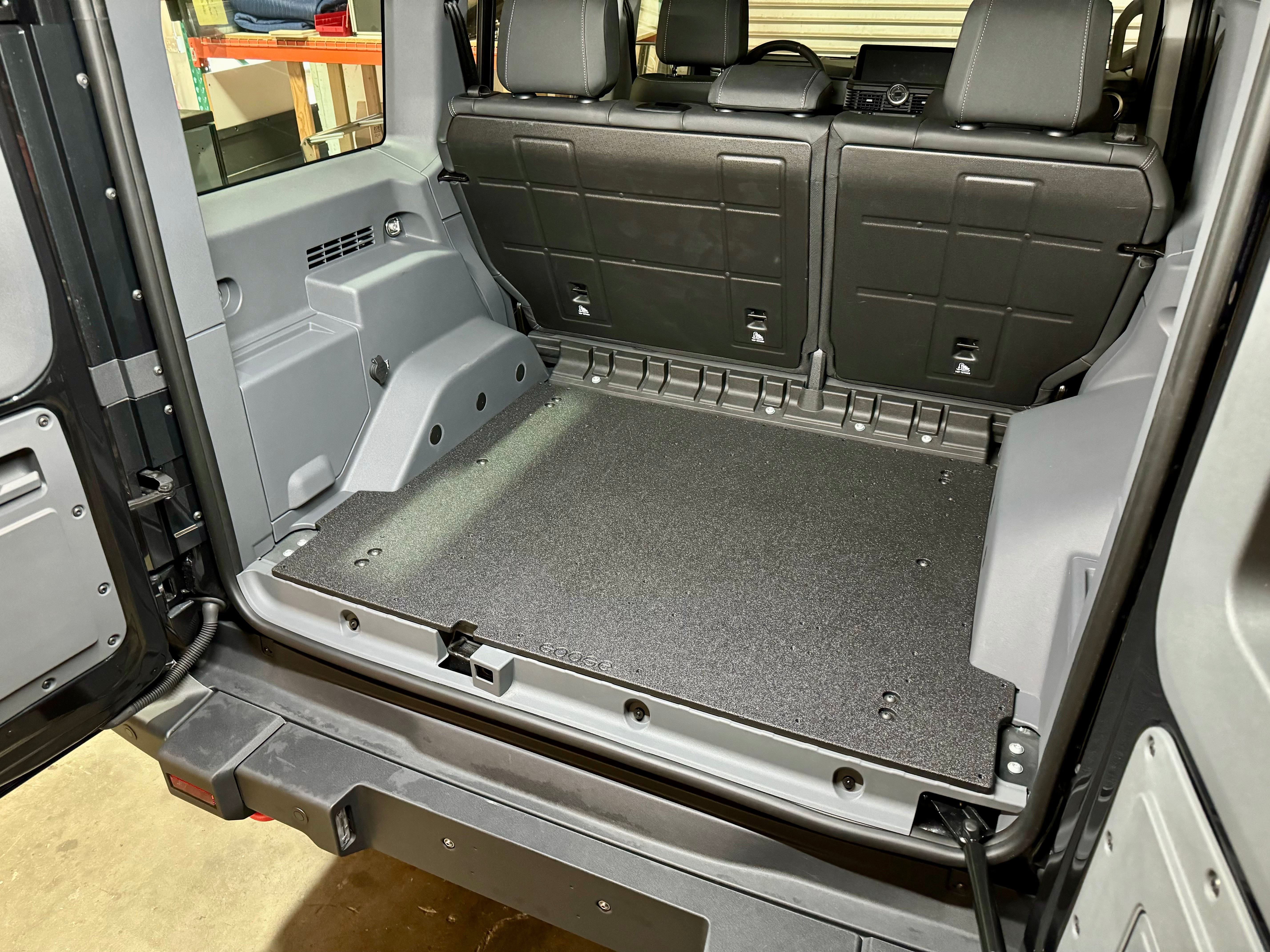 Ineos - Grenadier - 2024-Actualidad - 1.ª generación - Serie Explore - Sistema de placa trasera