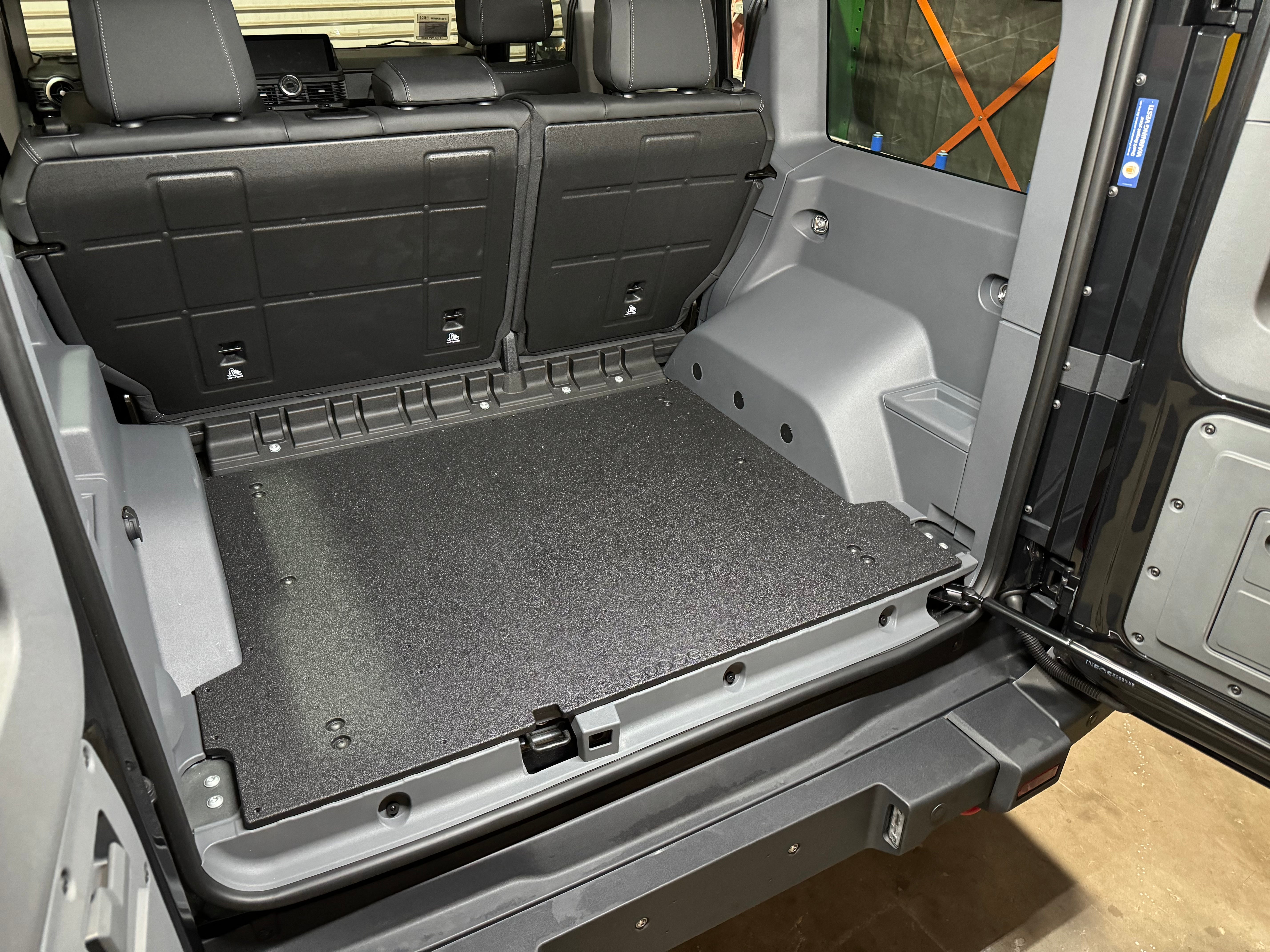 Ineos - Grenadier - 2024-Actualidad - 1.ª generación - Serie Explore - Sistema de placa trasera