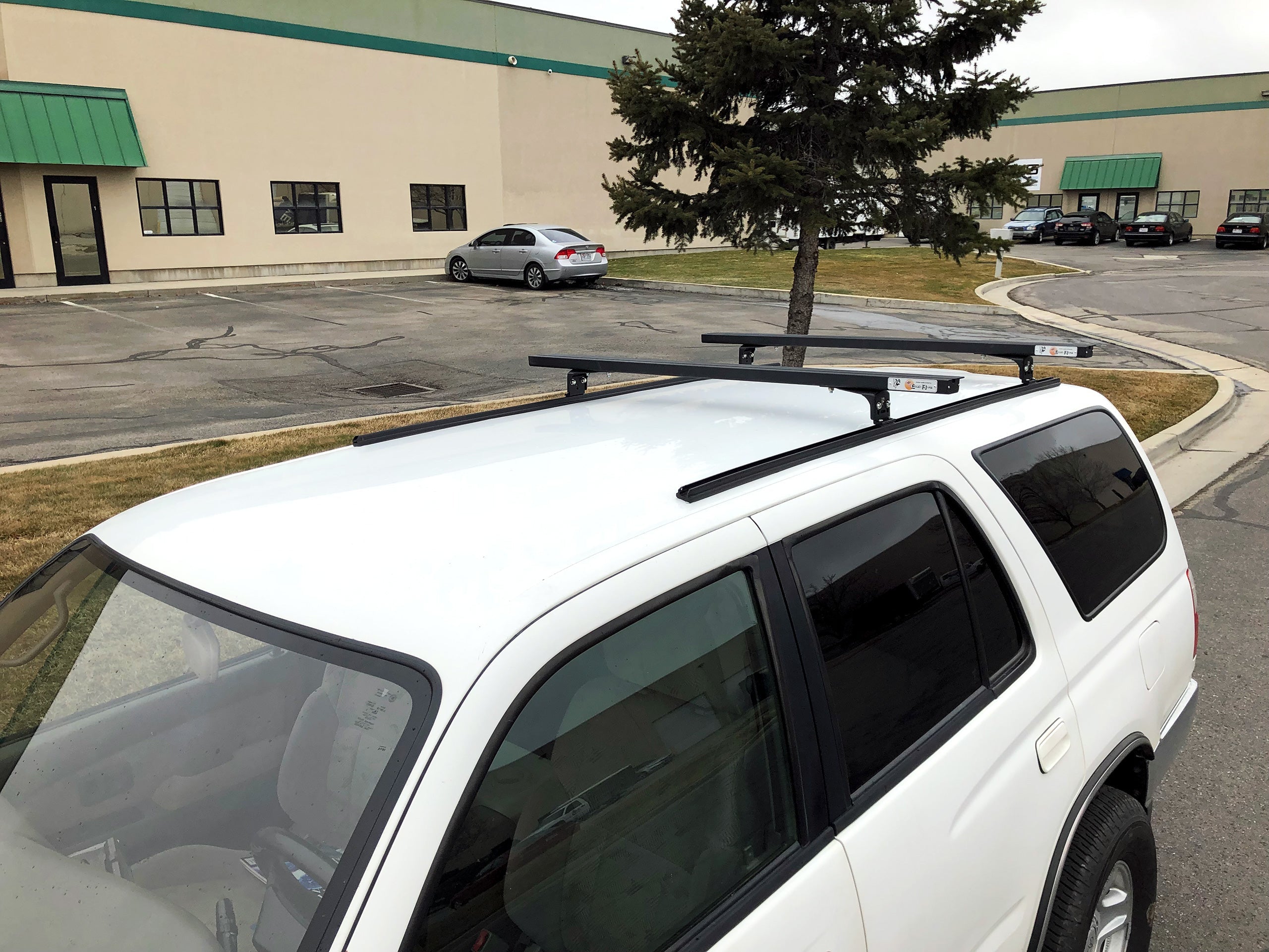 装备丰田 4Runner 第三代 K9 负载杆套件