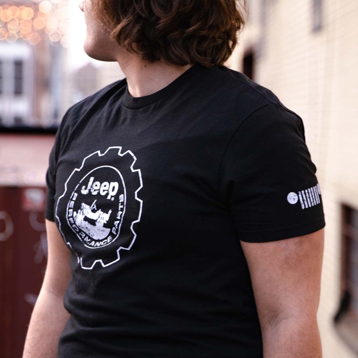 Camiseta Jeep® Performance con logotipo desgastado para hombre, color negro