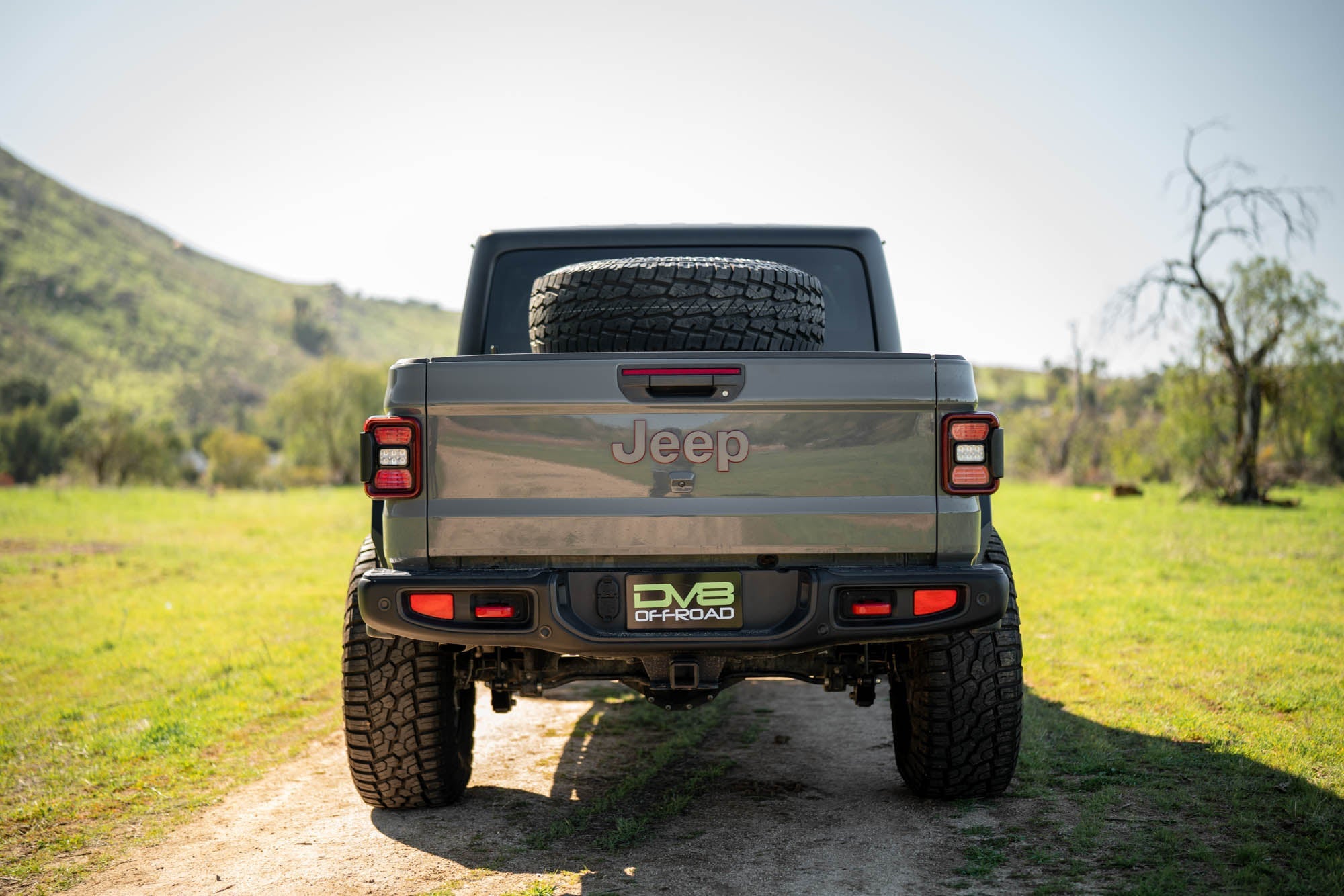 Jeep-Gladiator-JT-Adjustable-In-Bed-Spare-Tire-Carrier-Outdoor-11 - NVMOS