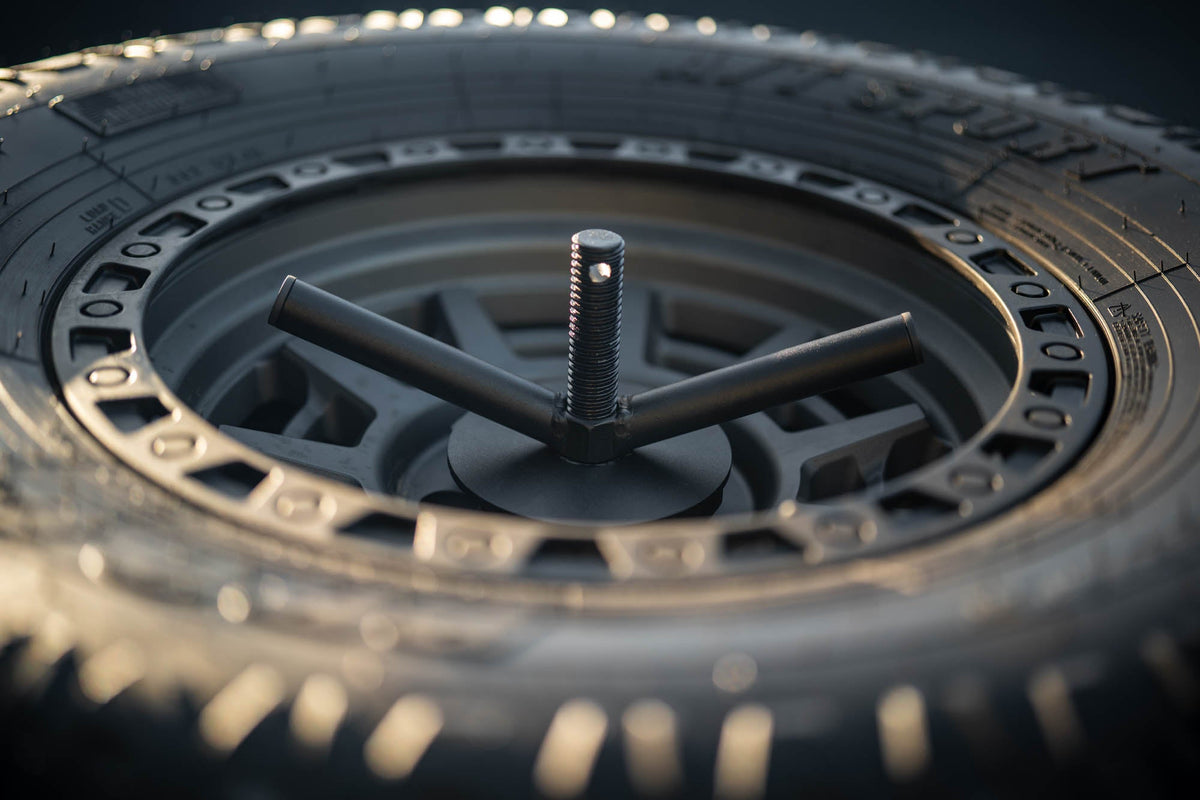 Jeep-Gladiator-JT-Adjustable-In-Bed-Spare-Tire-Carrier-Outdoor-17 - NVMOS