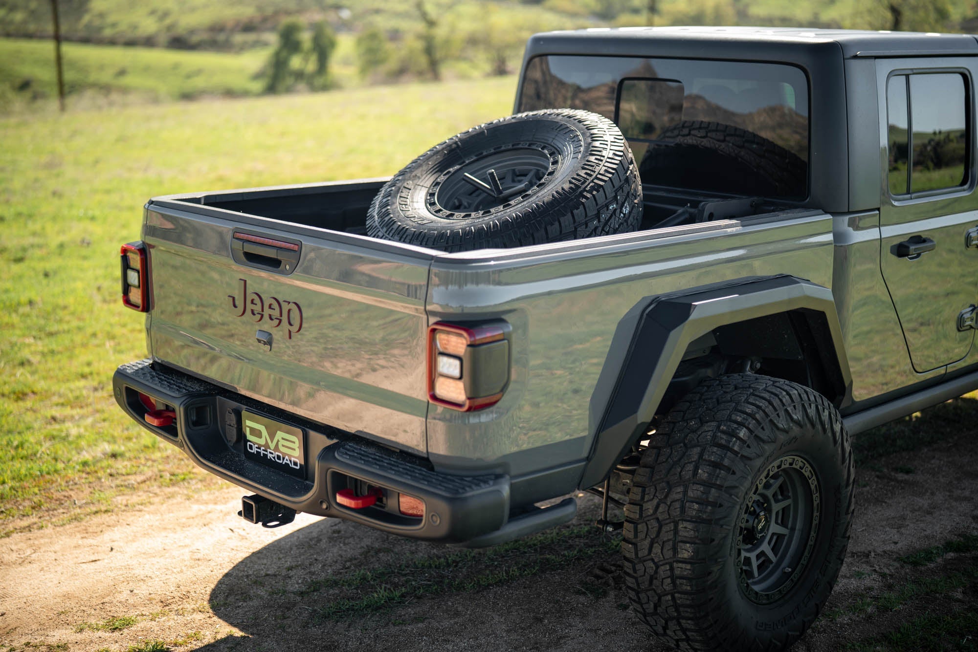 Jeep-Gladiator-JT-Adjustable-In-Bed-Spare-Tire-Carrier-Outdoor-3 - NVMOS