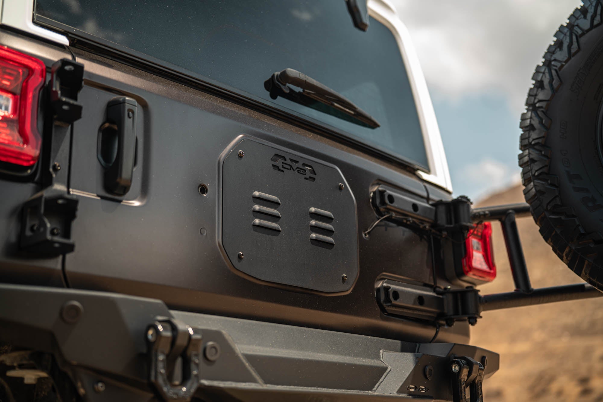 Jeep-Wrangler-JL-Body-Mounted-Tire-Carrier-Installed-13 - NVMOS
