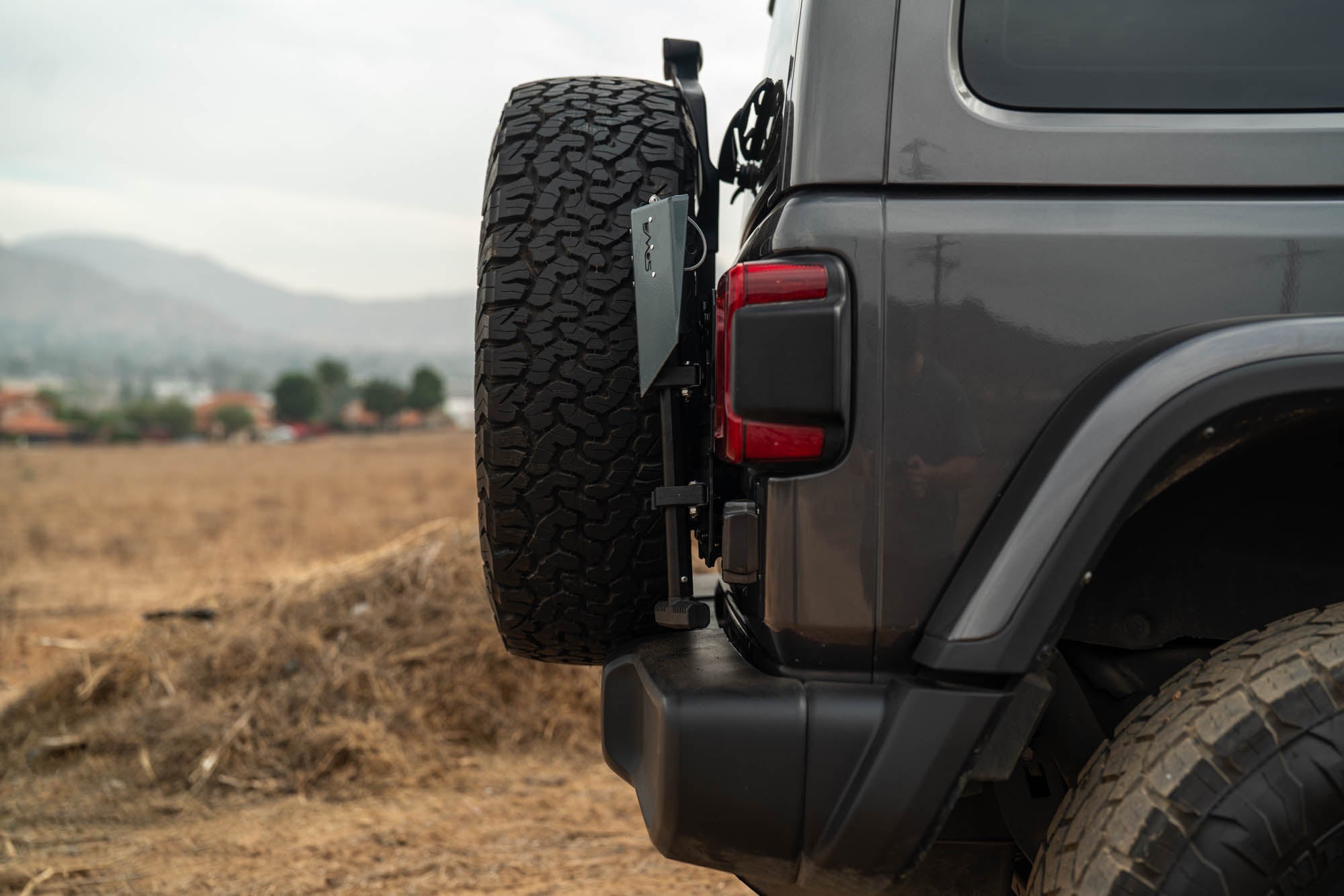 Jeep-Wrangler-JL-Tailgate-Reinforcement-Molle-Panel-Installed-5 - NVMOS
