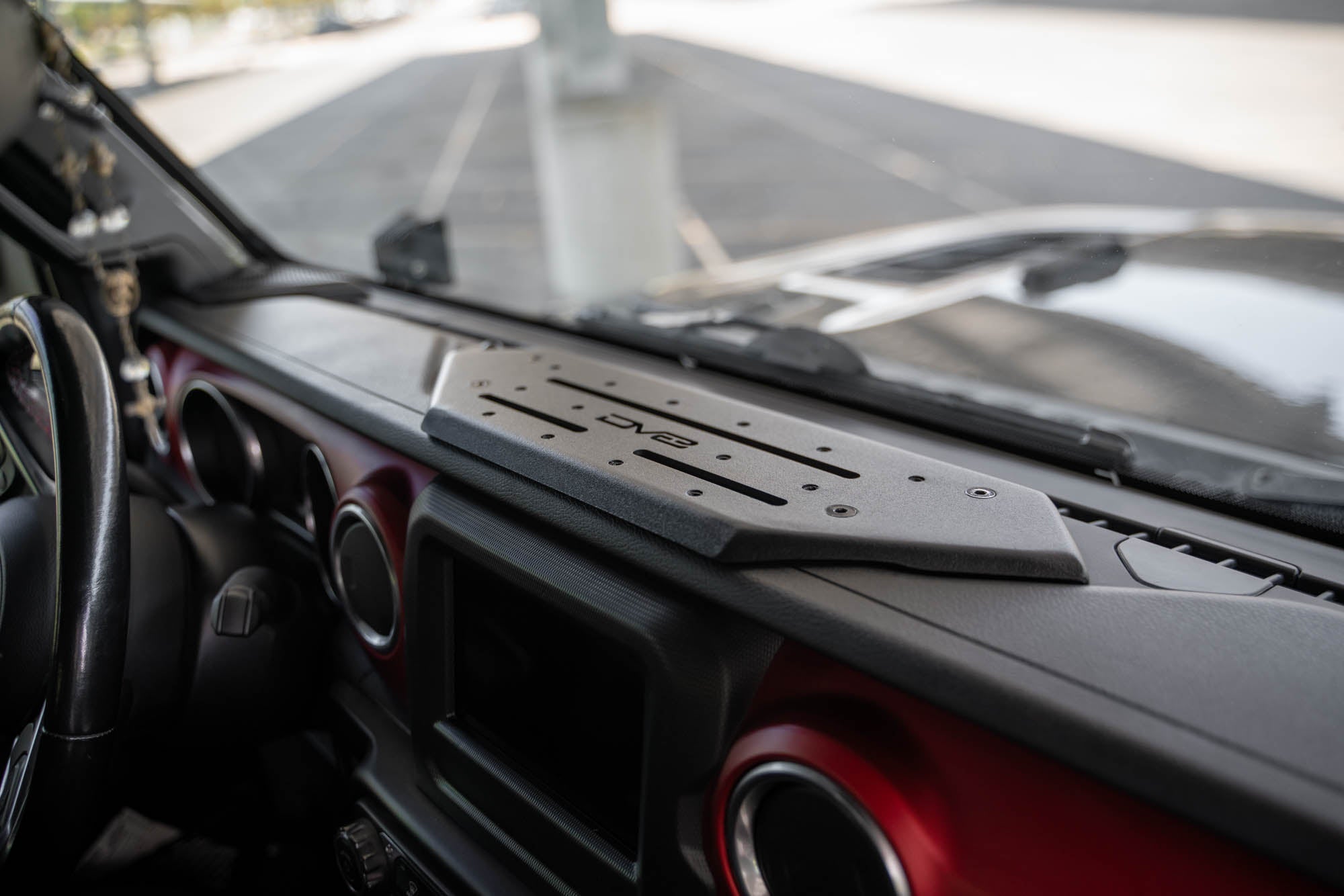 Jeep-Wrangler-JL-_-Gladiator-JT-Device-Dash-Mount-V2-Installed-1 - NVMOS