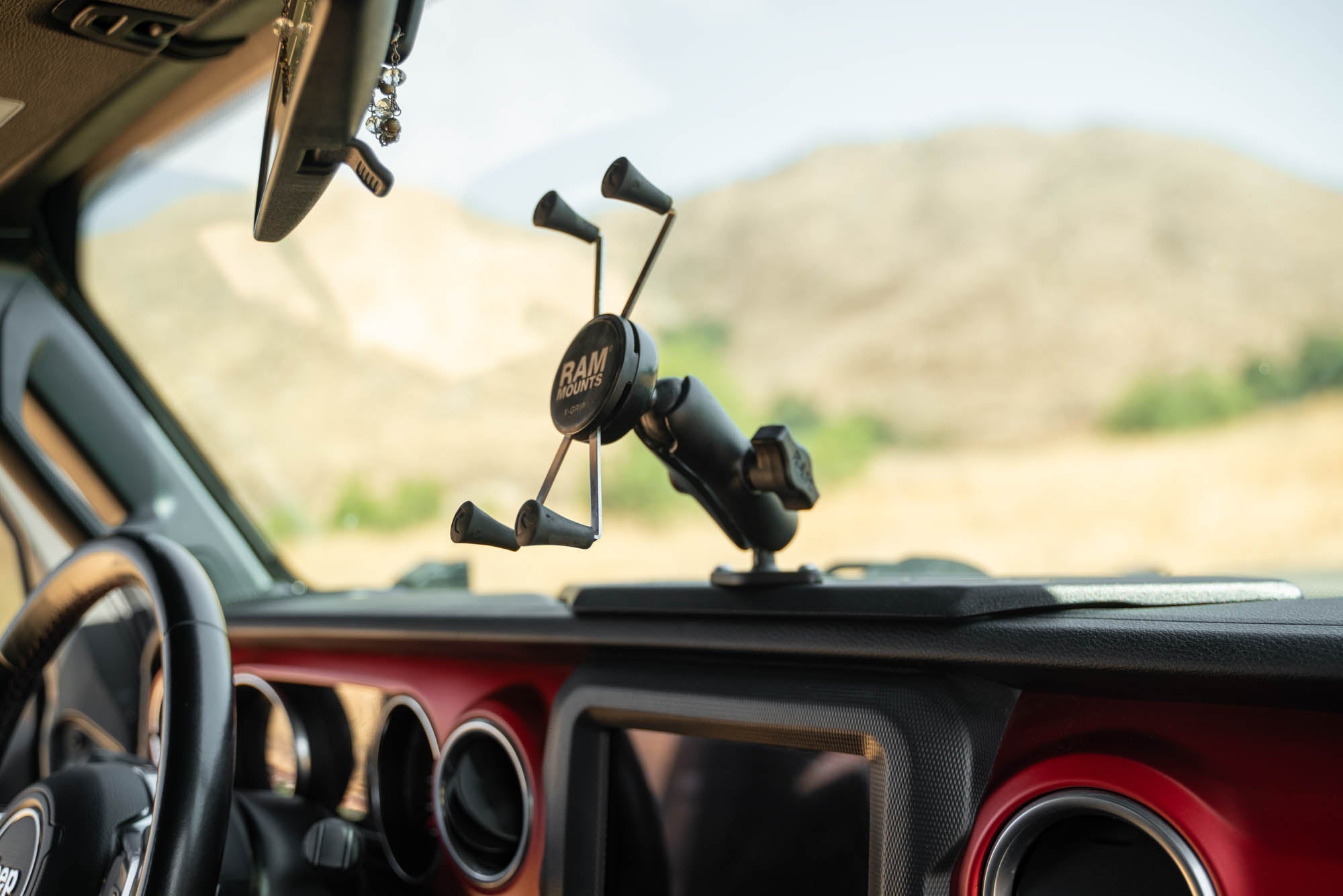Jeep-Wrangler-JL-_-Gladiator-JT-Device-Dash-Mount-V2-Installed-7 - NVMOS