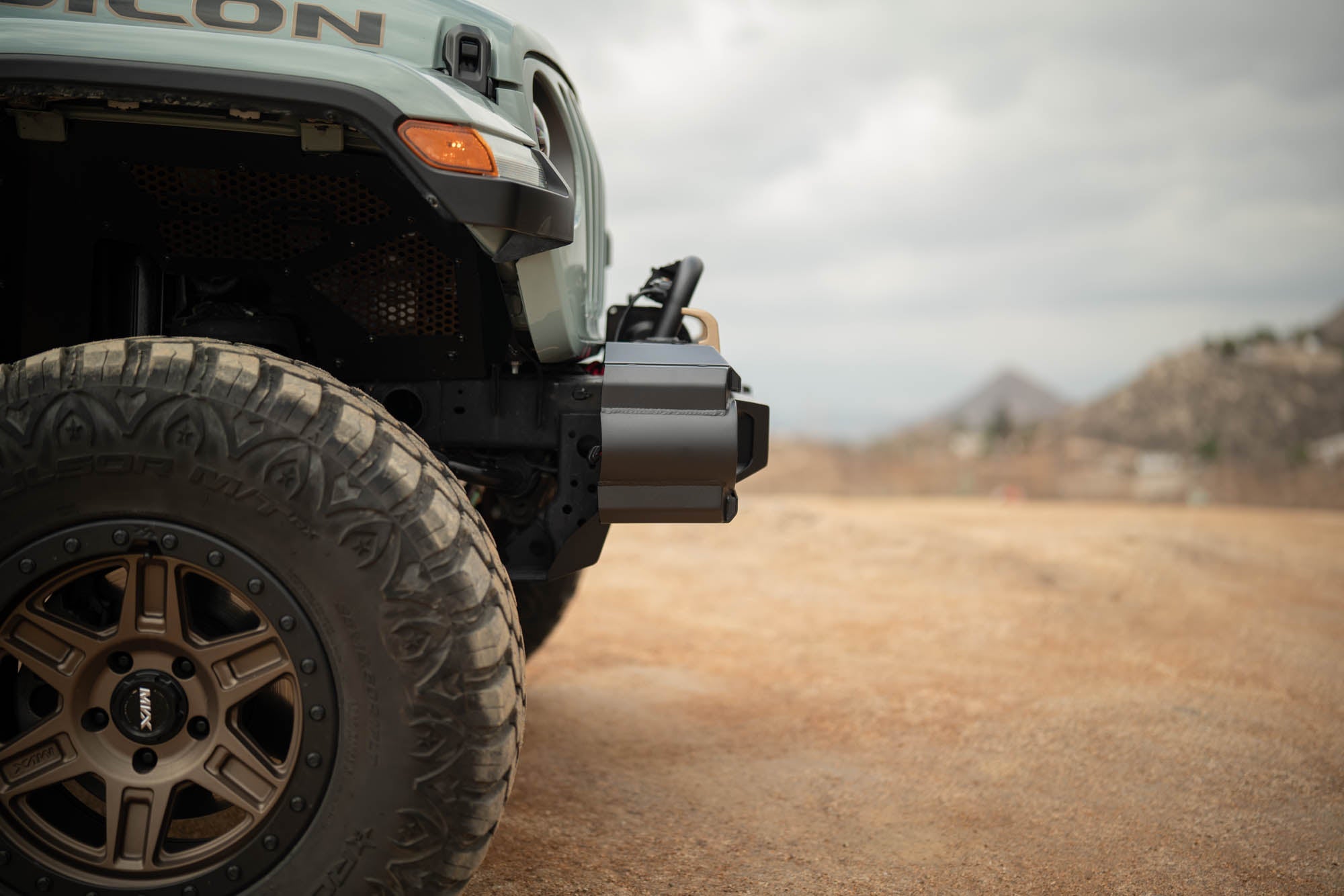 Jeep-Wrangler-_-Gladiator-OE-Plus-Front-Bumper-Outdoor-10 - NVMOS
