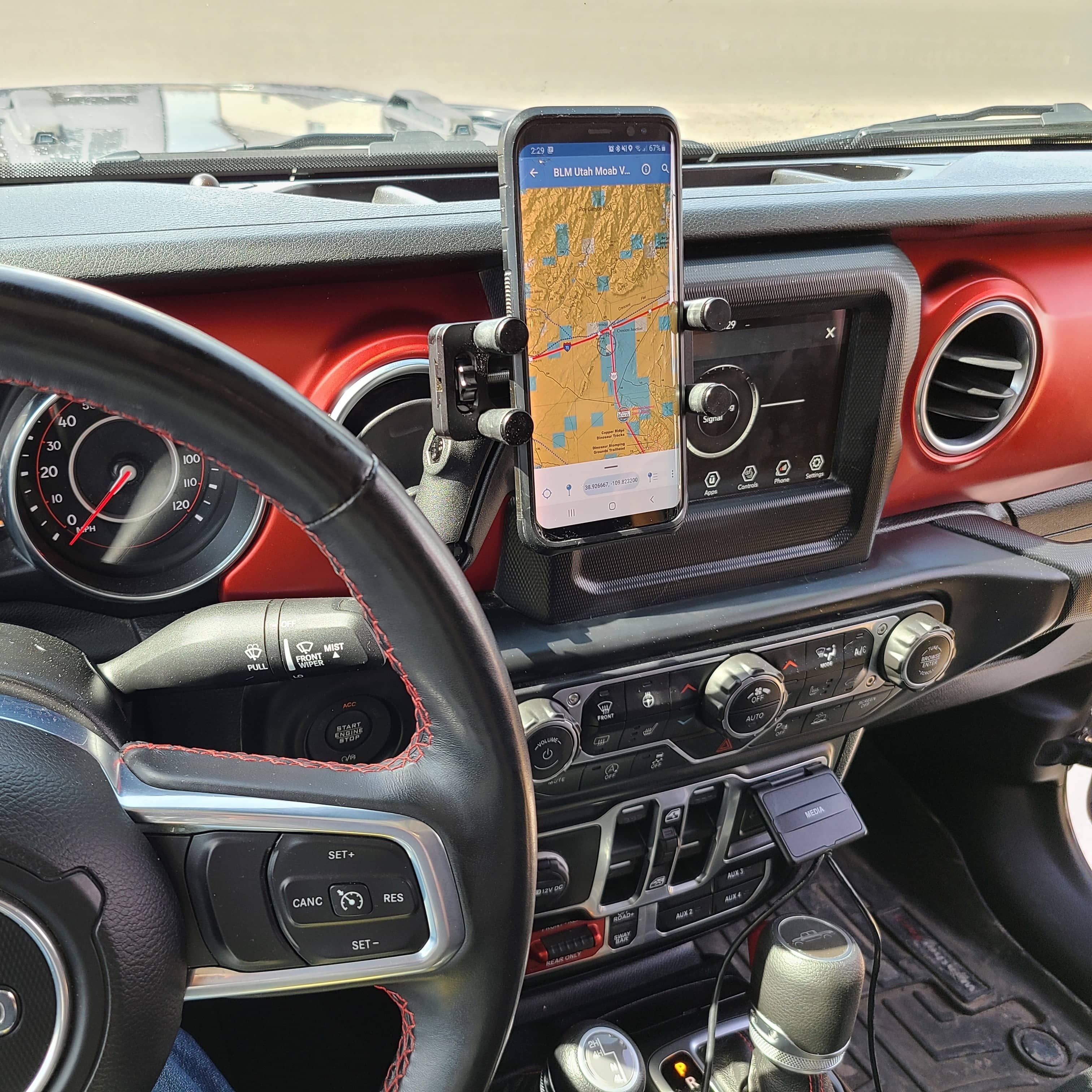 Jeep_Gladiator_Offroad_Phone_Mount_with_custom_dash_mount_Hondo_Garage - NVMOS