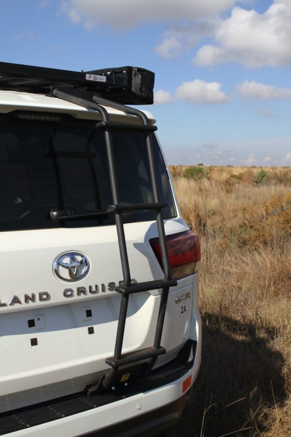 K9-Land-Cruiser-300-Rear-ladder-01-600x900 - NVMOS