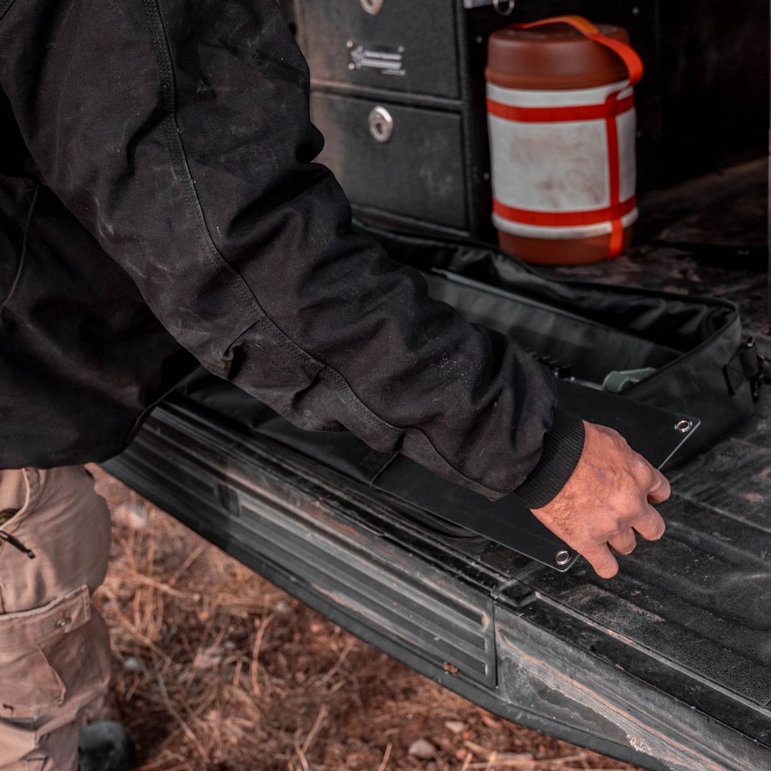 LightRanger-37-inch-Heavy-duty-carry-case-with-solar-panel-pocket - NVMOS