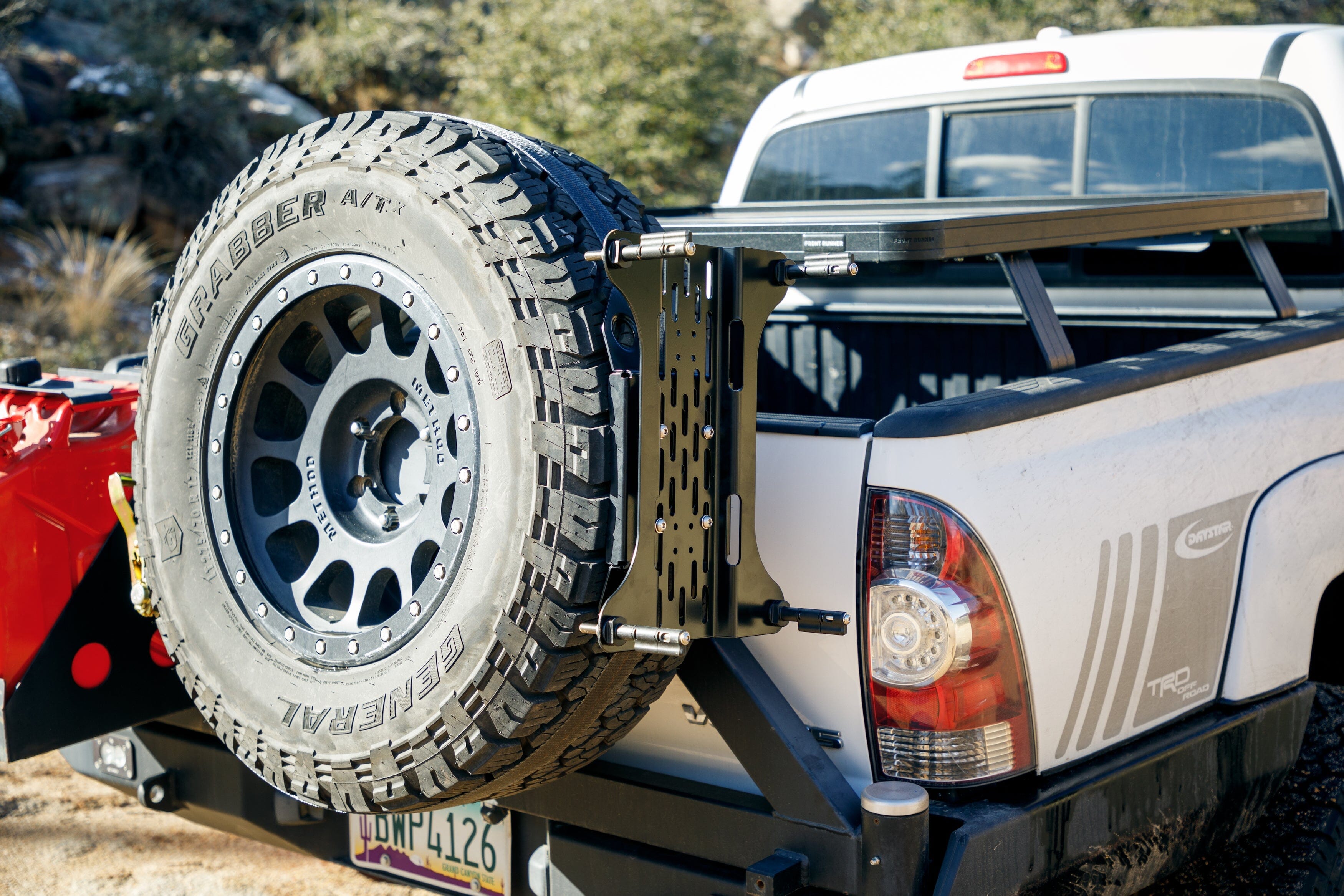 Overland_Kitted_Spare_Tire_MAXTRAX_Mini_Mounting_System1_84c16846-2a4c-4b3c-b31b-727ed9a213b3 - NVMOS