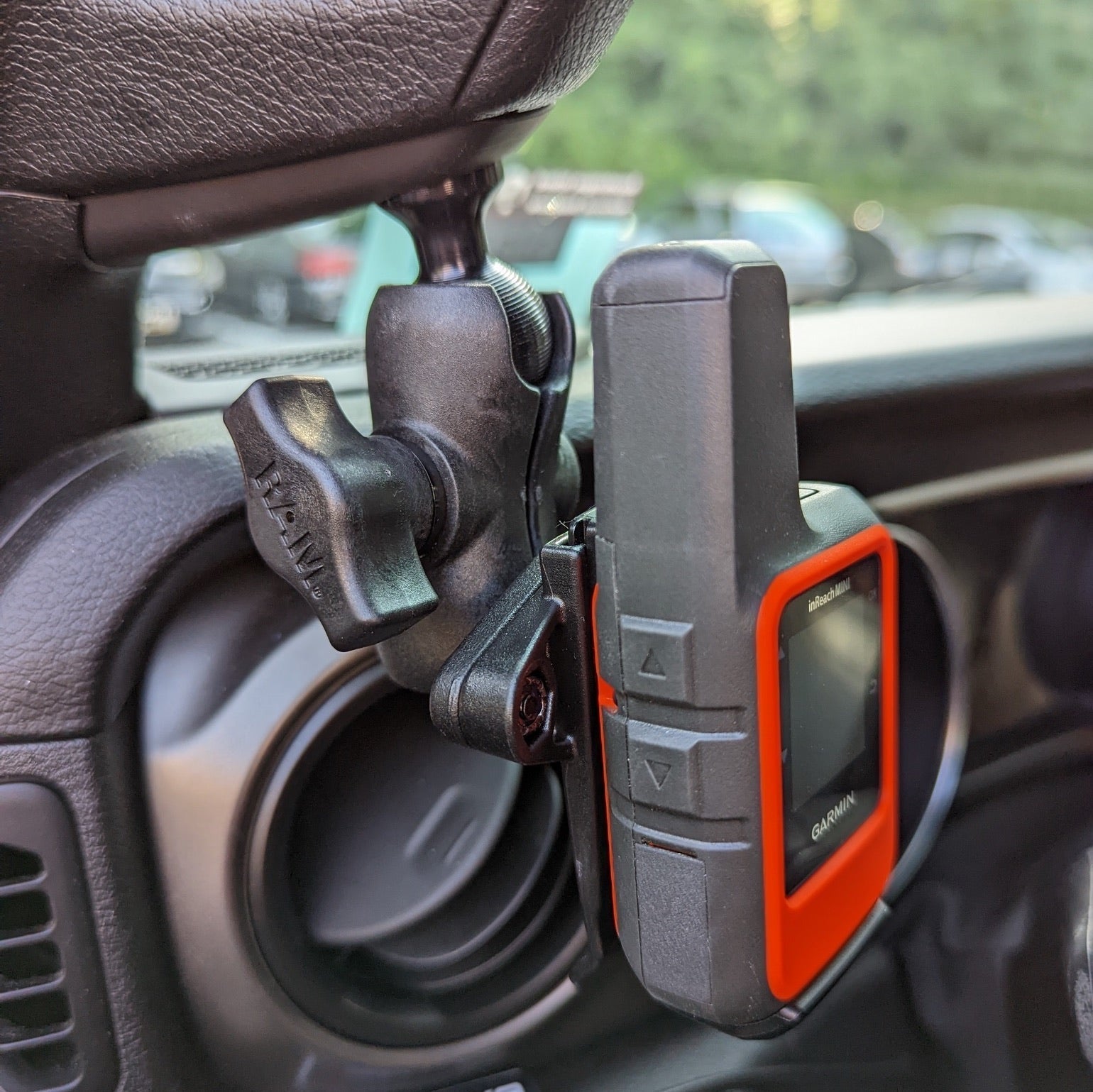 Solución de montaje de rótula para pilar A CMM Offroad 2024 Gladiator/JT (2024 - actualidad)