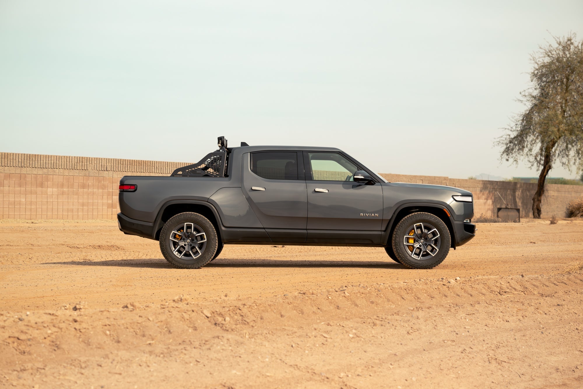 Rivian-R1T-Chase-Rack-Honycomb-Installed-7 - NVMOS