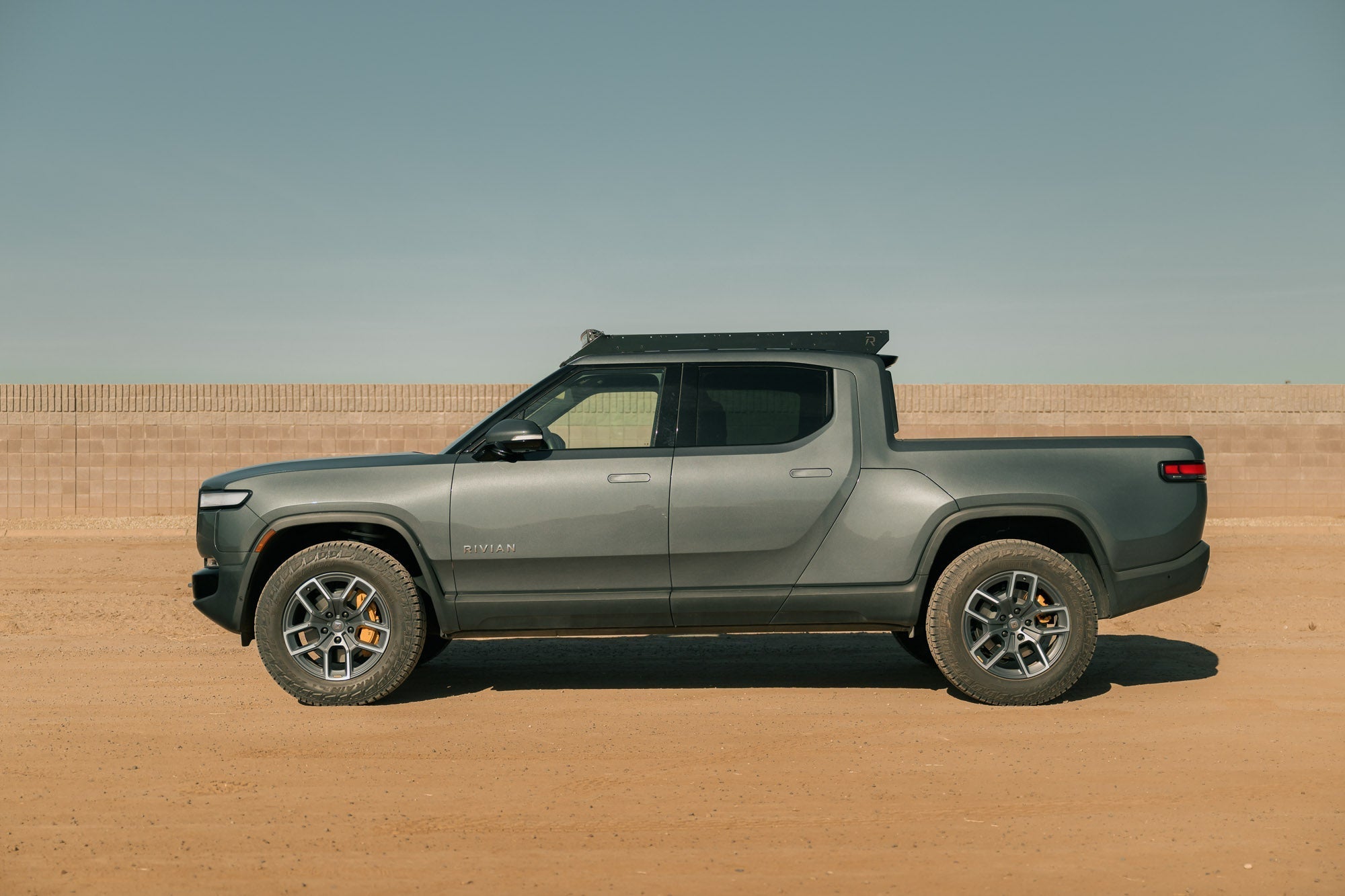 Rivian-R1T-Roof-Rack-w-Light-Pocket-4 - NVMOS