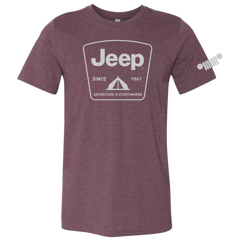 男式 Jeep® Tent Badge T 恤 - 希瑟·勃艮第