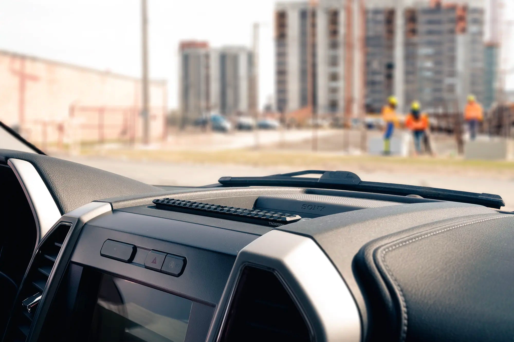 SLIDE_AS01_LIFESTYLE01_e5fcb079-84b9-477a-8f2d-4911d7241c21 - NVMOS
