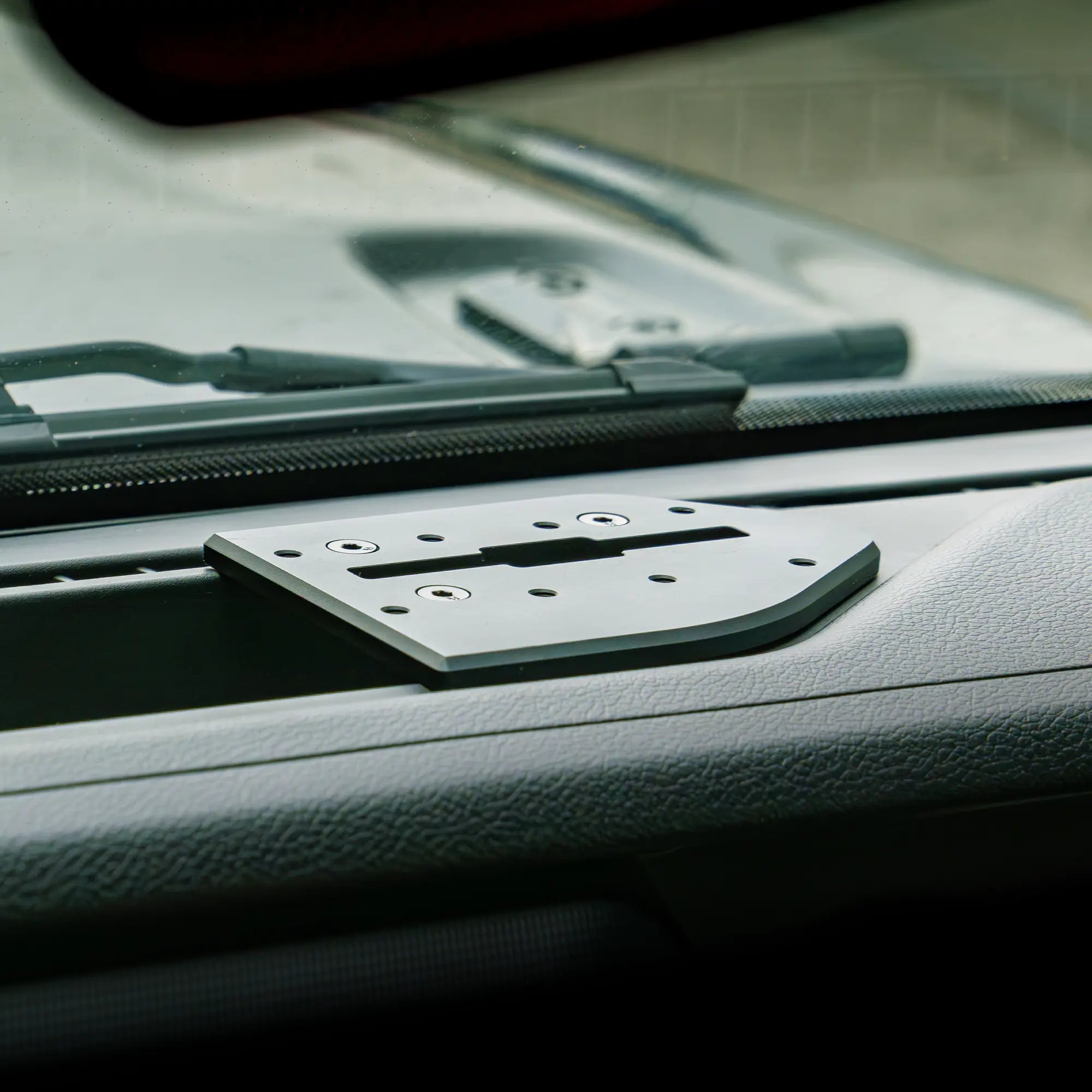 SLIDE_TR16-R_LIFESTYLE_a090be8f-545b-4aec-a15c-9227e716a84c - NVMOS