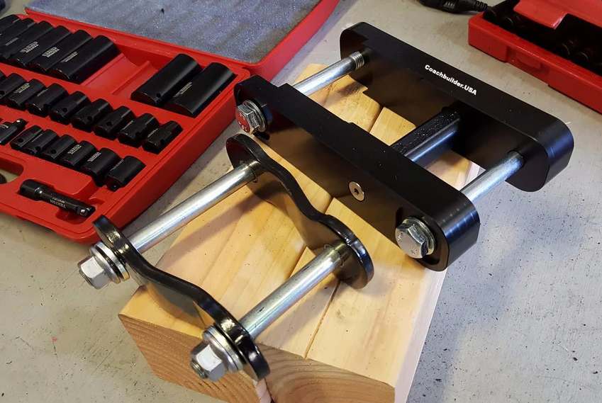 Coachbuilder +1" Shackle Kit | .625" Rear Lift | Fits Toyota Tundra 2007–2021 Including TRD Pro | Ekstrom Design