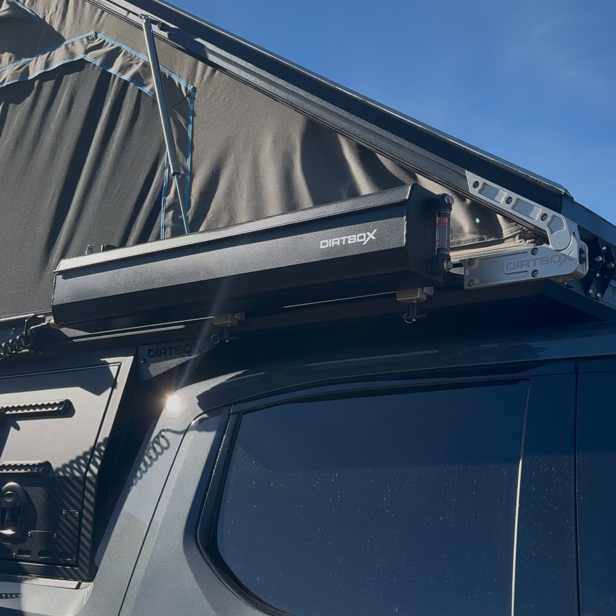Dirtbox Overland side hanging pressurized water tank, universal fit