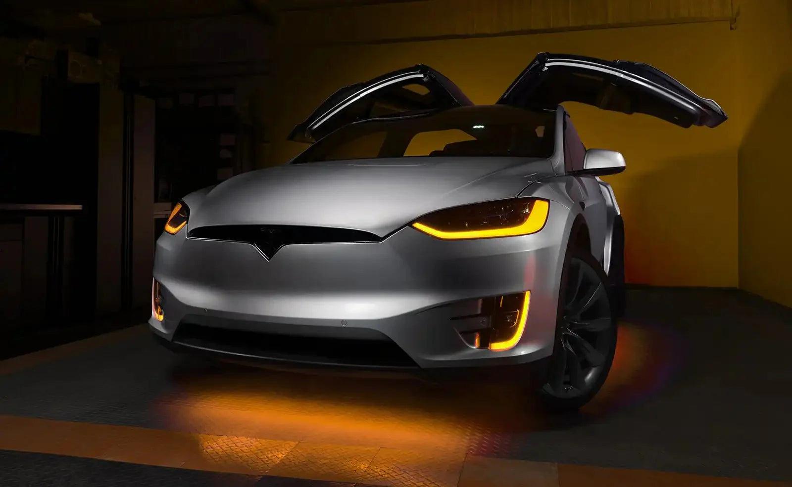 TeslaModelX_Amber_1copy_b24dce5b-eb91-4d9d-a962-f1e092a37177 - NVMOS