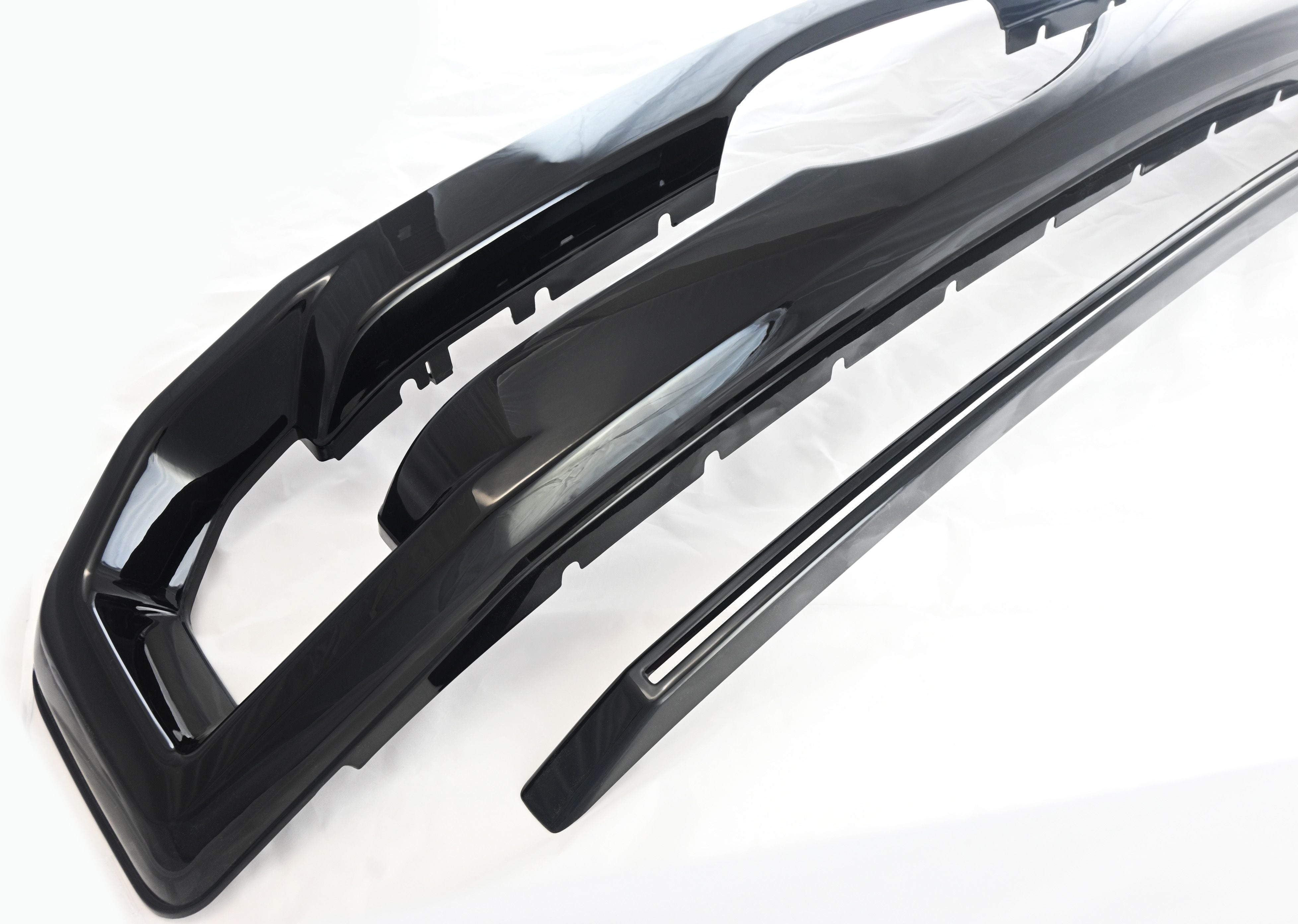 ABS6510BLK 20-22 Ford F-250 Super Duty/F-350 Super Duty XLT 3 PCS Gloss Black Clip-On W/Tape Grille Overlay
