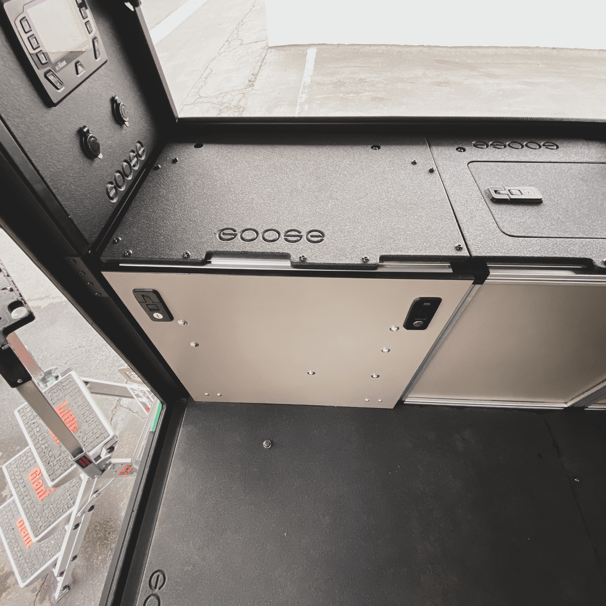 Alu-Cab Canopy Camper V2 - Toyota Tacoma 2005-2023 2nd & 3rd Gen. - Rear Power Management Module - 6' Bed – view 2