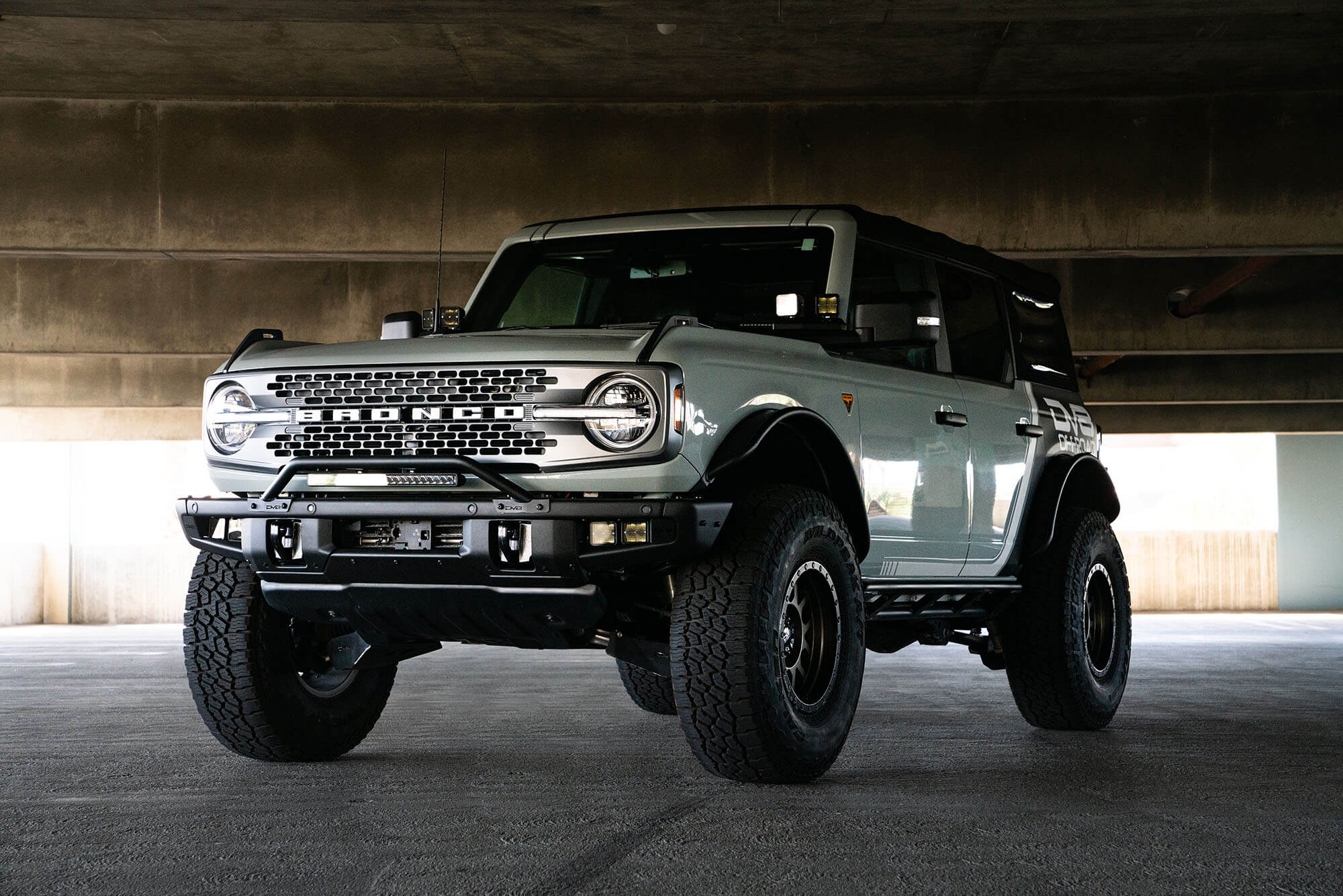 bronco-factory-bumper-bull-bar-with-light-mounts - NVMOS