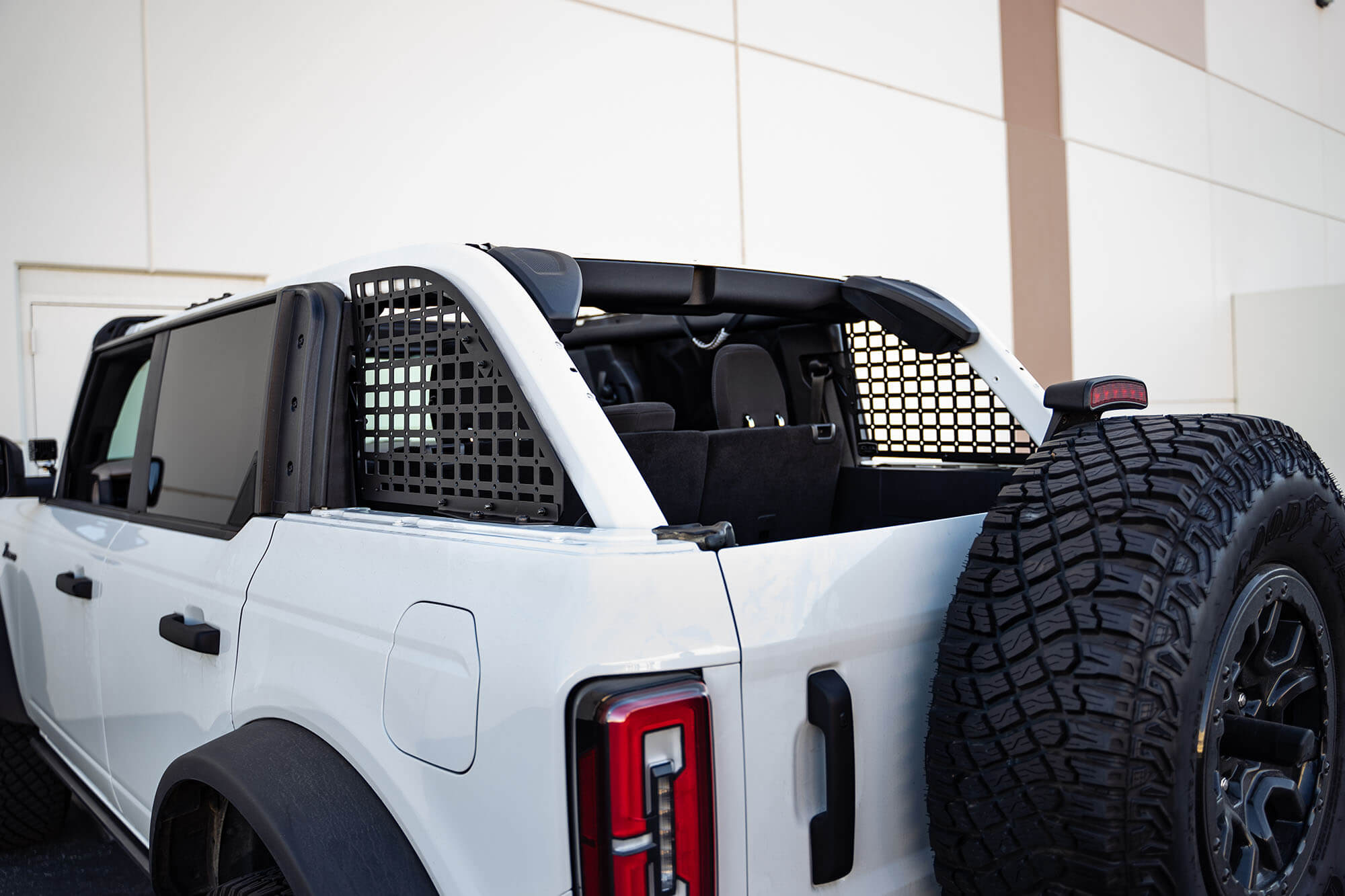 bronco-ford-rear-window-molle-panel - NVMOS