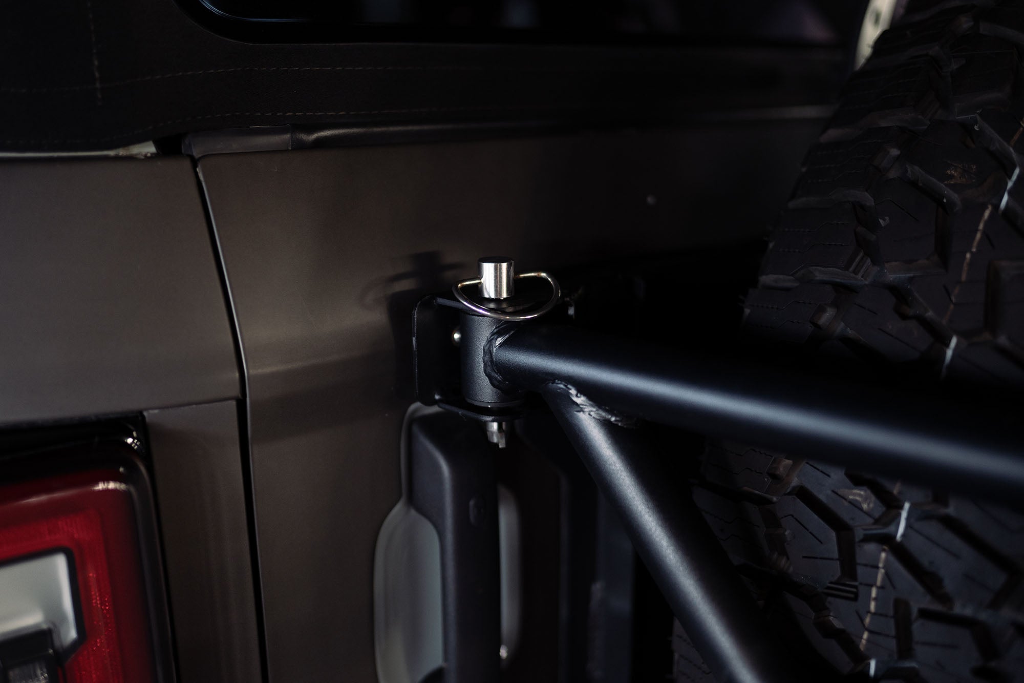 bronco-spare-tire-guard-tailgate-reinforcement - NVMOS