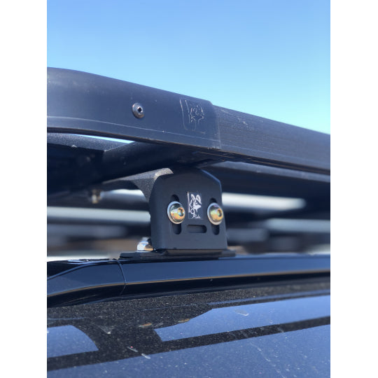 装备路虎 2020 款新 Defender 110 K9 车顶行李架套件