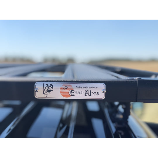 装备路虎 2020 款新 Defender 110 K9 车顶行李架套件