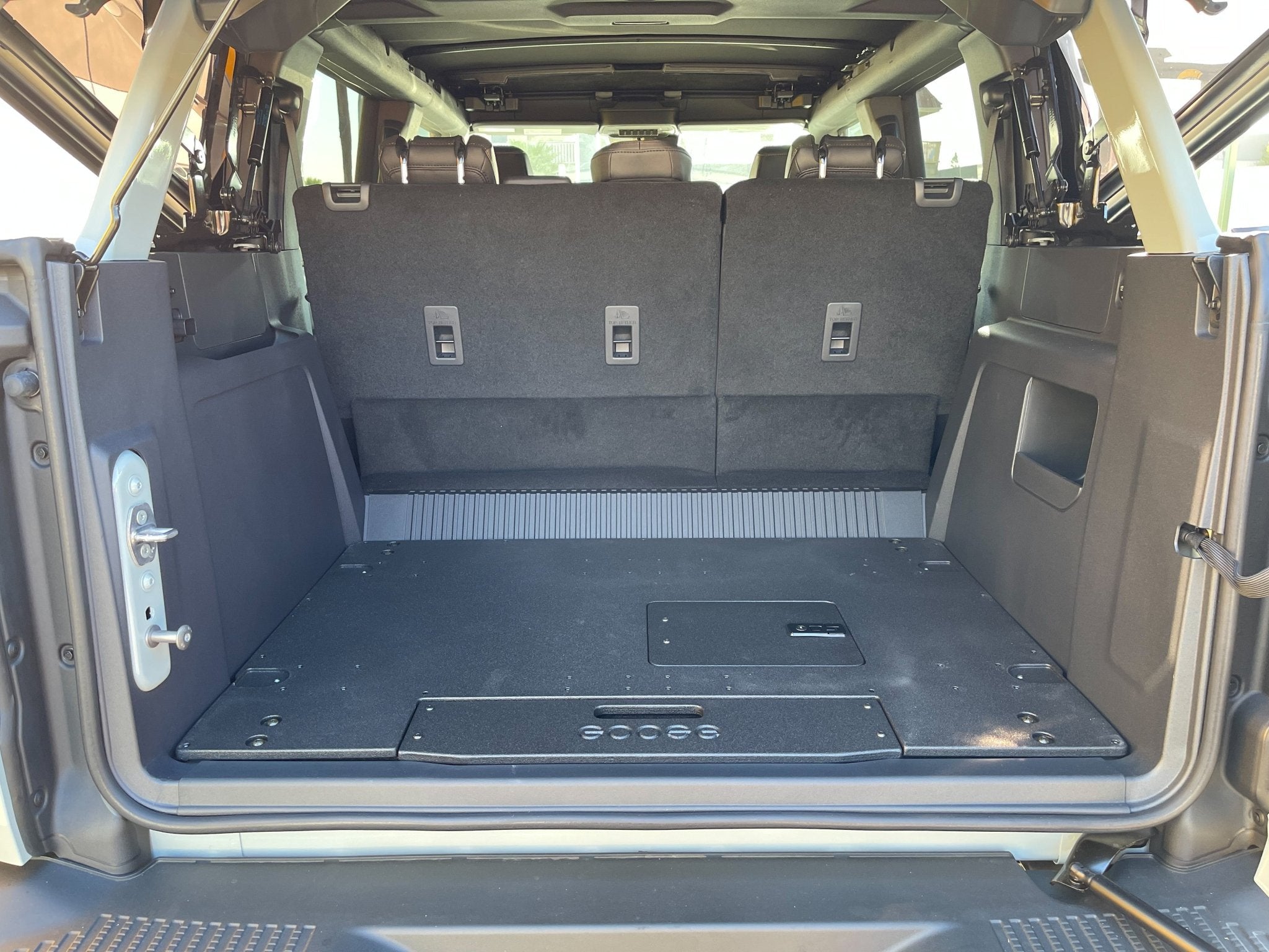 Ford Bronco 2021-presente, 6.ª generación, 4 puertas, sistema de placa trasera